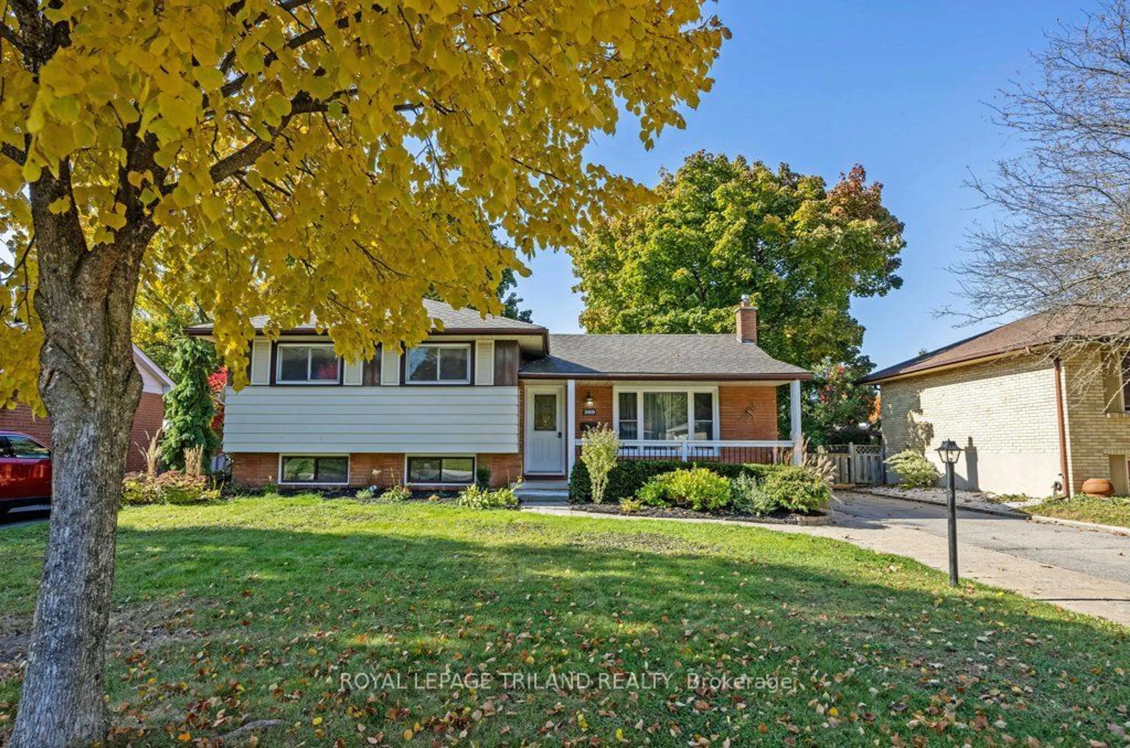 Frontside or backside of a home, the street view for 369 Valleyview Ave, London Ontario N5Y 1S7