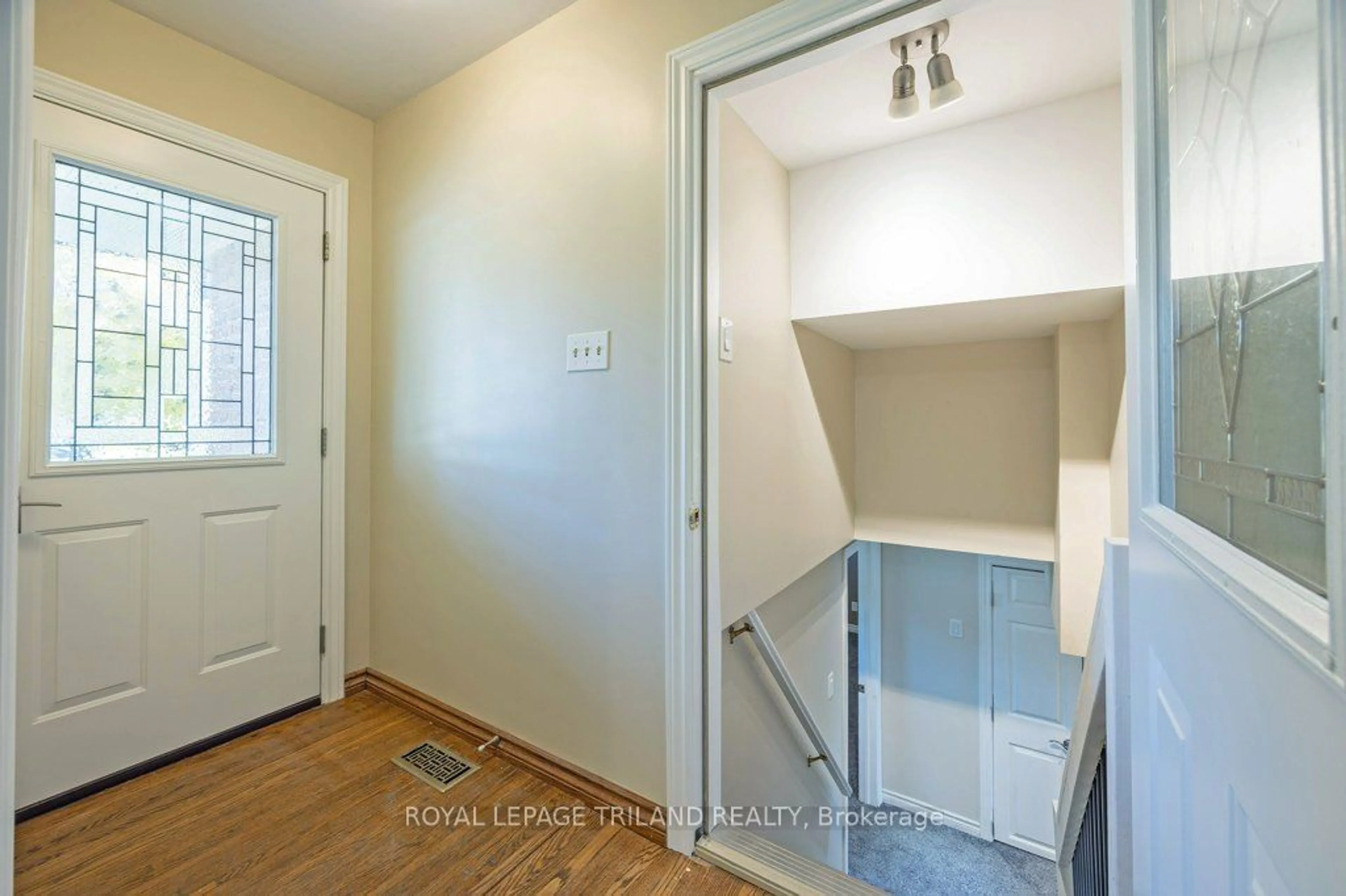 Indoor entryway, not visible floor for 369 Valleyview Ave, London Ontario N5Y 1S7