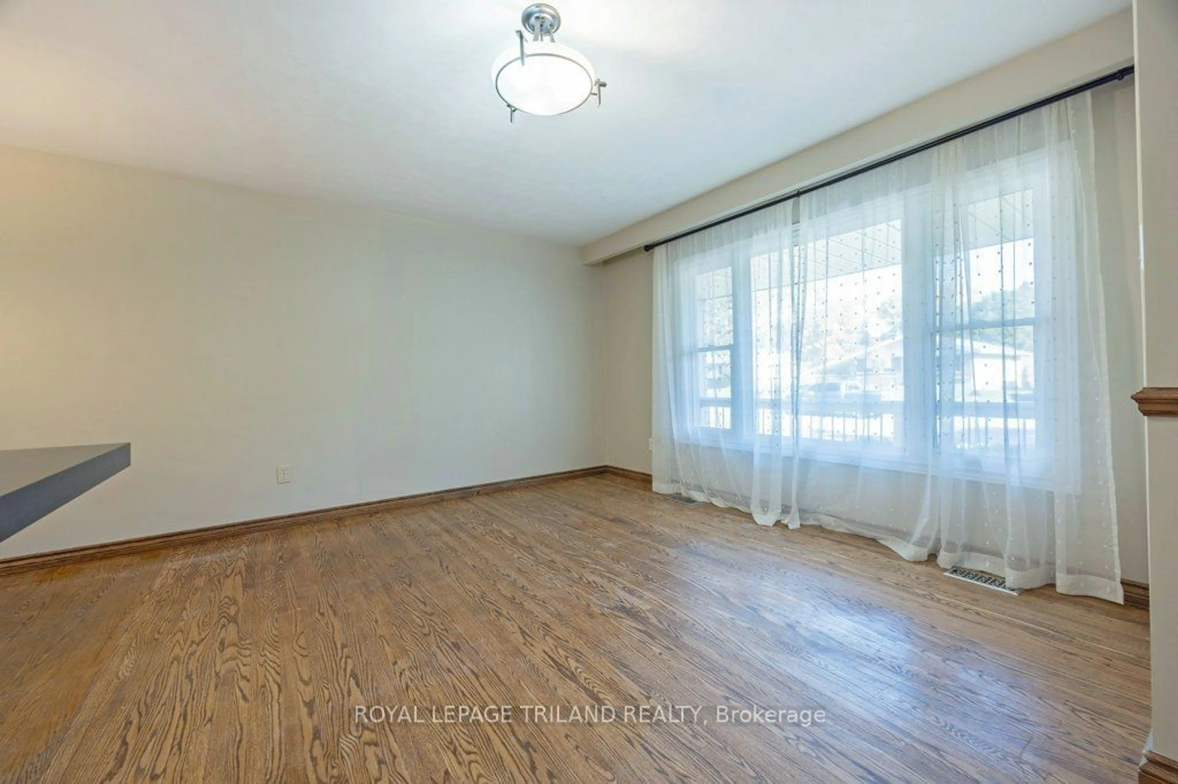 A pic of a room, wood floors for 369 Valleyview Ave, London Ontario N5Y 1S7