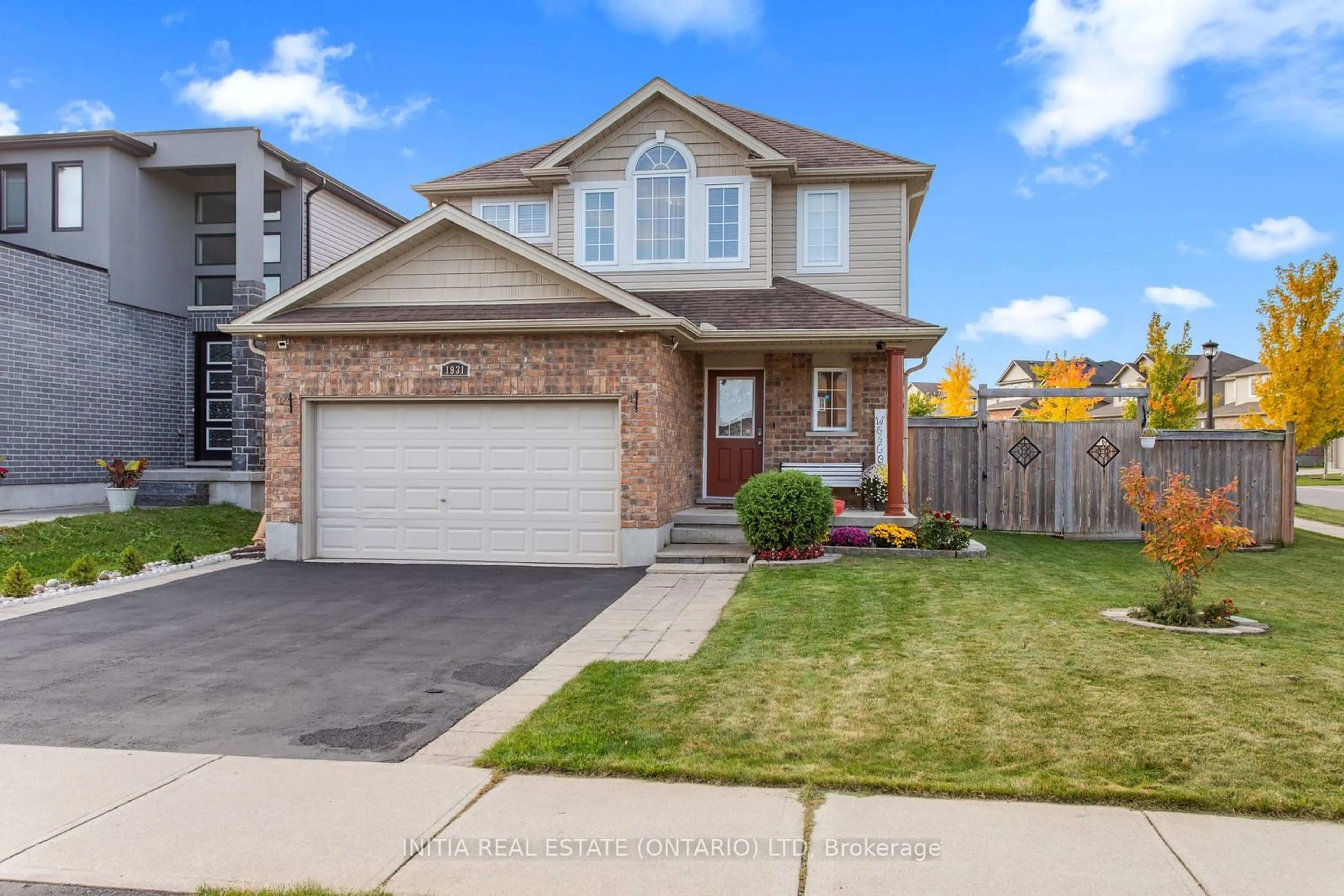 Frontside or backside of a home, the street view for 1931 Wateroak Dr, London Ontario N6G 0M7