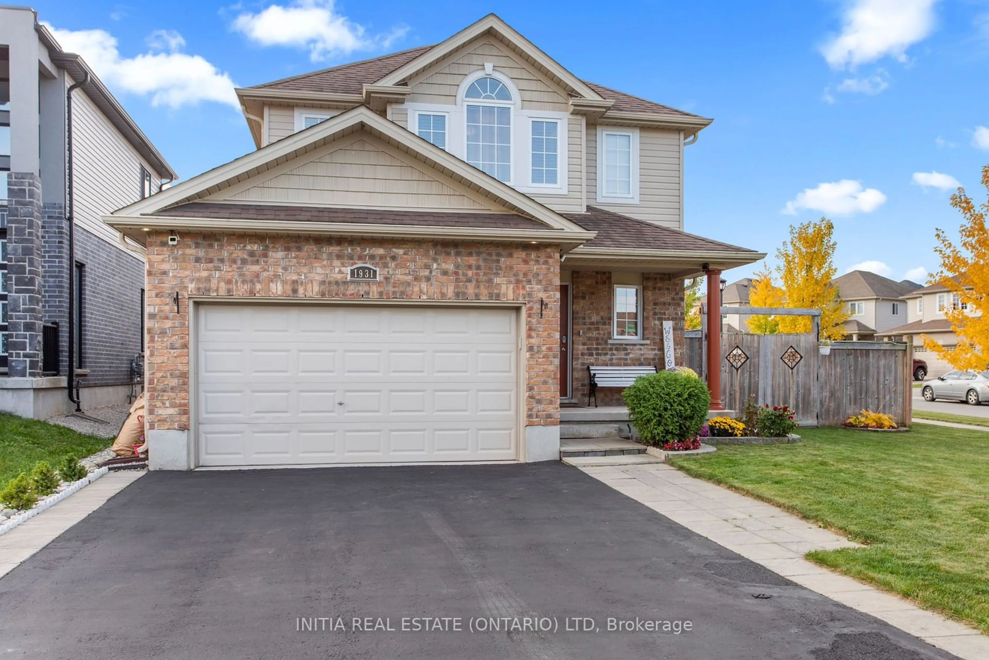 Frontside or backside of a home, the street view for 1931 Wateroak Dr, London Ontario N6G 0M7