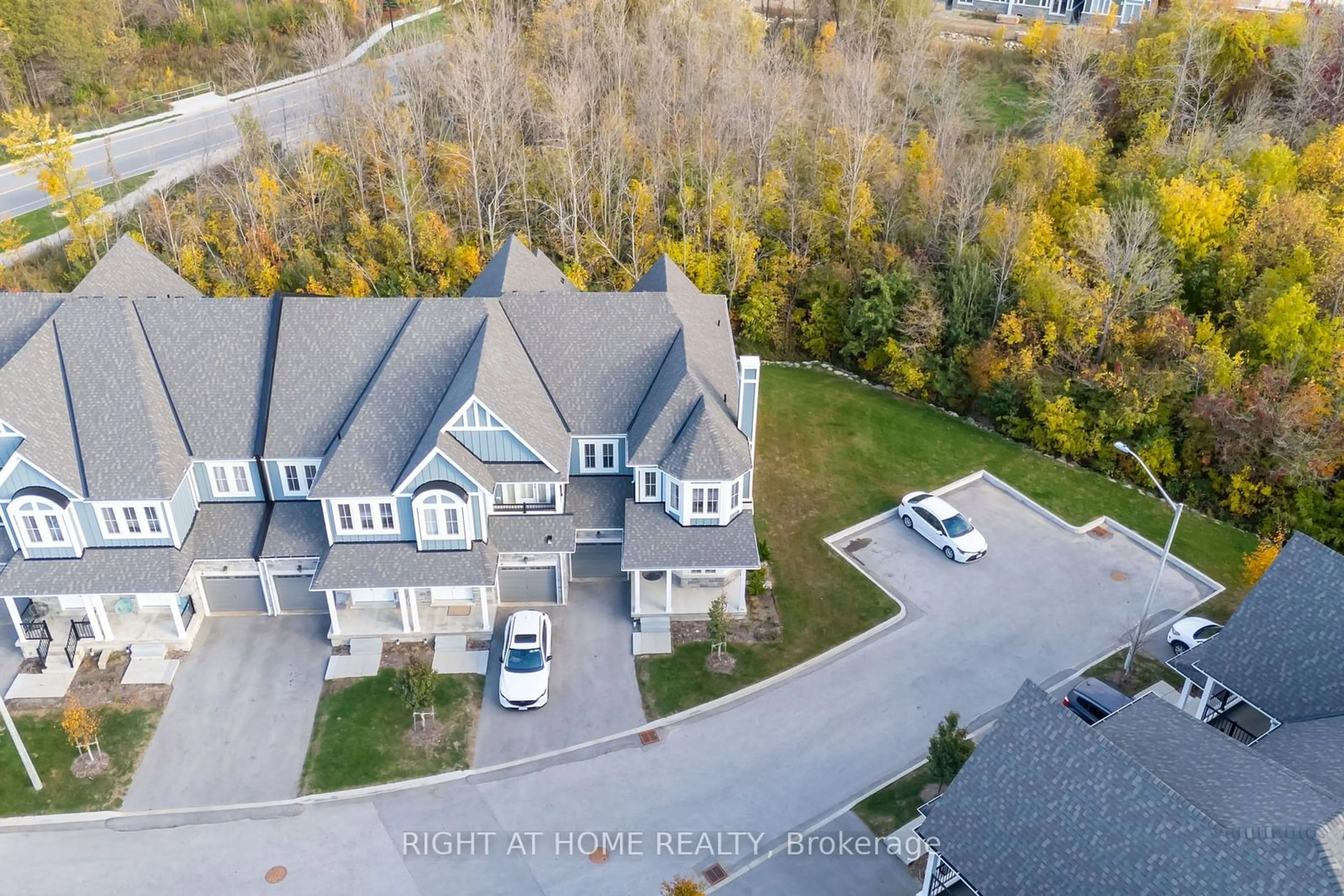 Frontside or backside of a home, the street view for 218 Crosswinds Blvd #7, Blue Mountains Ontario L9Y 5S8