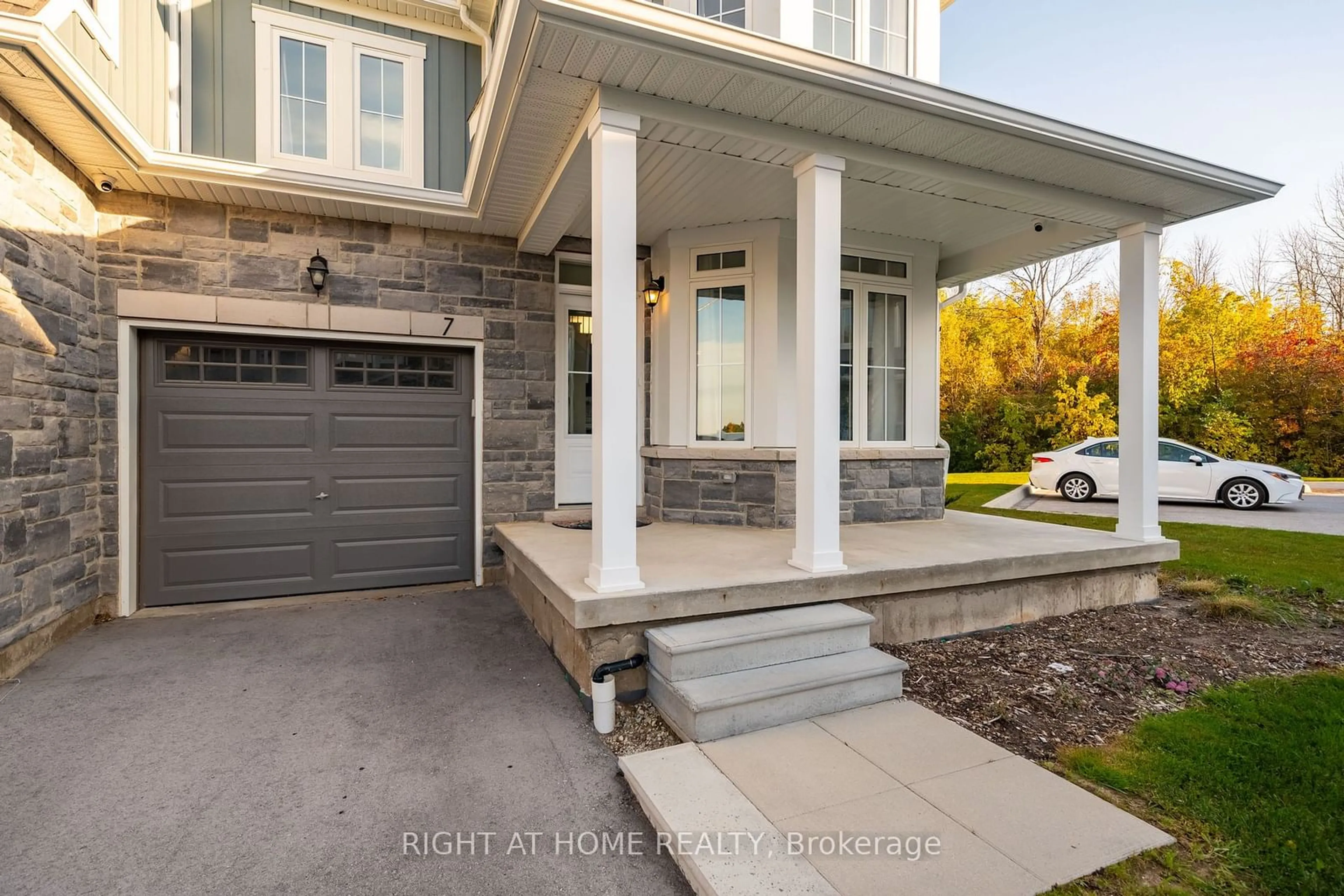 Frontside or backside of a home, the street view for 218 Crosswinds Blvd #7, Blue Mountains Ontario L9Y 5S8