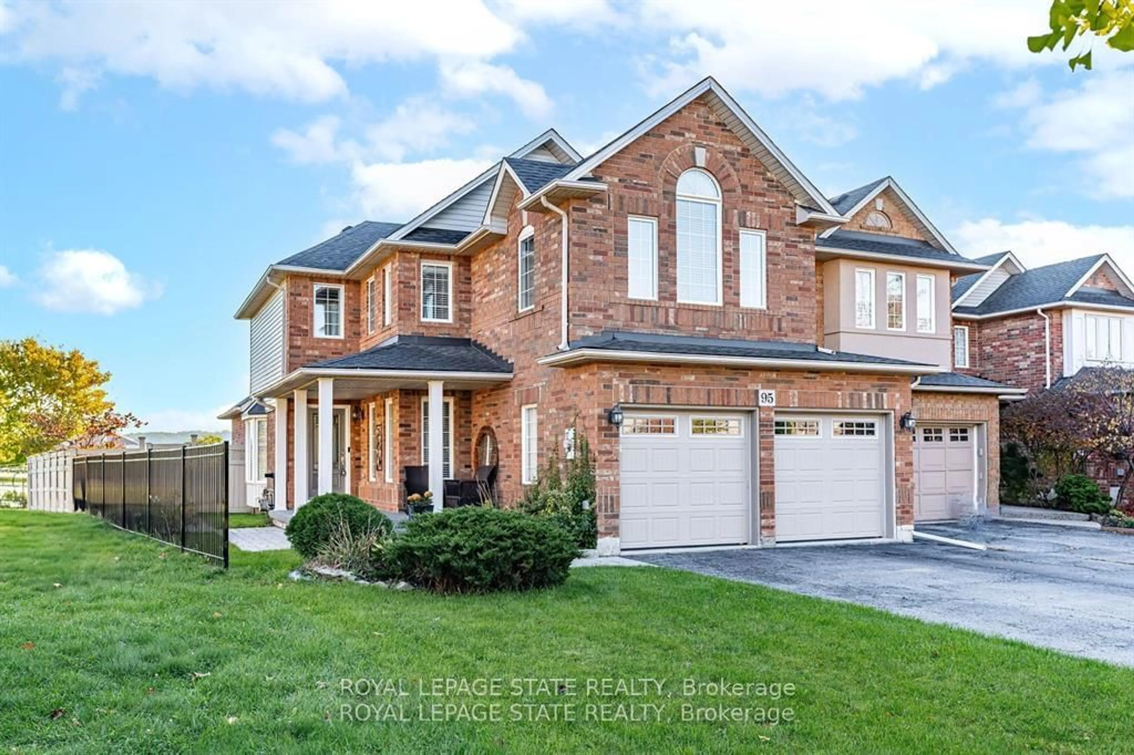 Home with brick exterior material for 95 Thoroughbred Blvd, Hamilton Ontario L9K 1N3