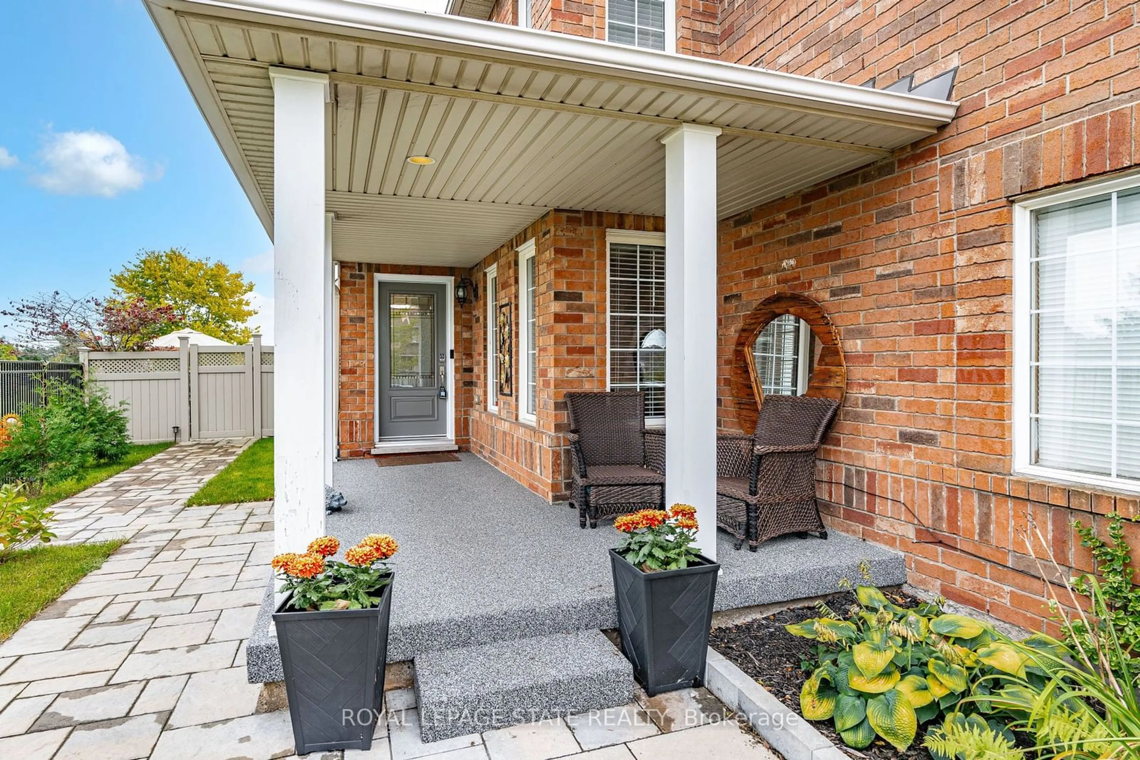 Home with brick exterior material for 95 Thoroughbred Blvd, Hamilton Ontario L9K 1N3