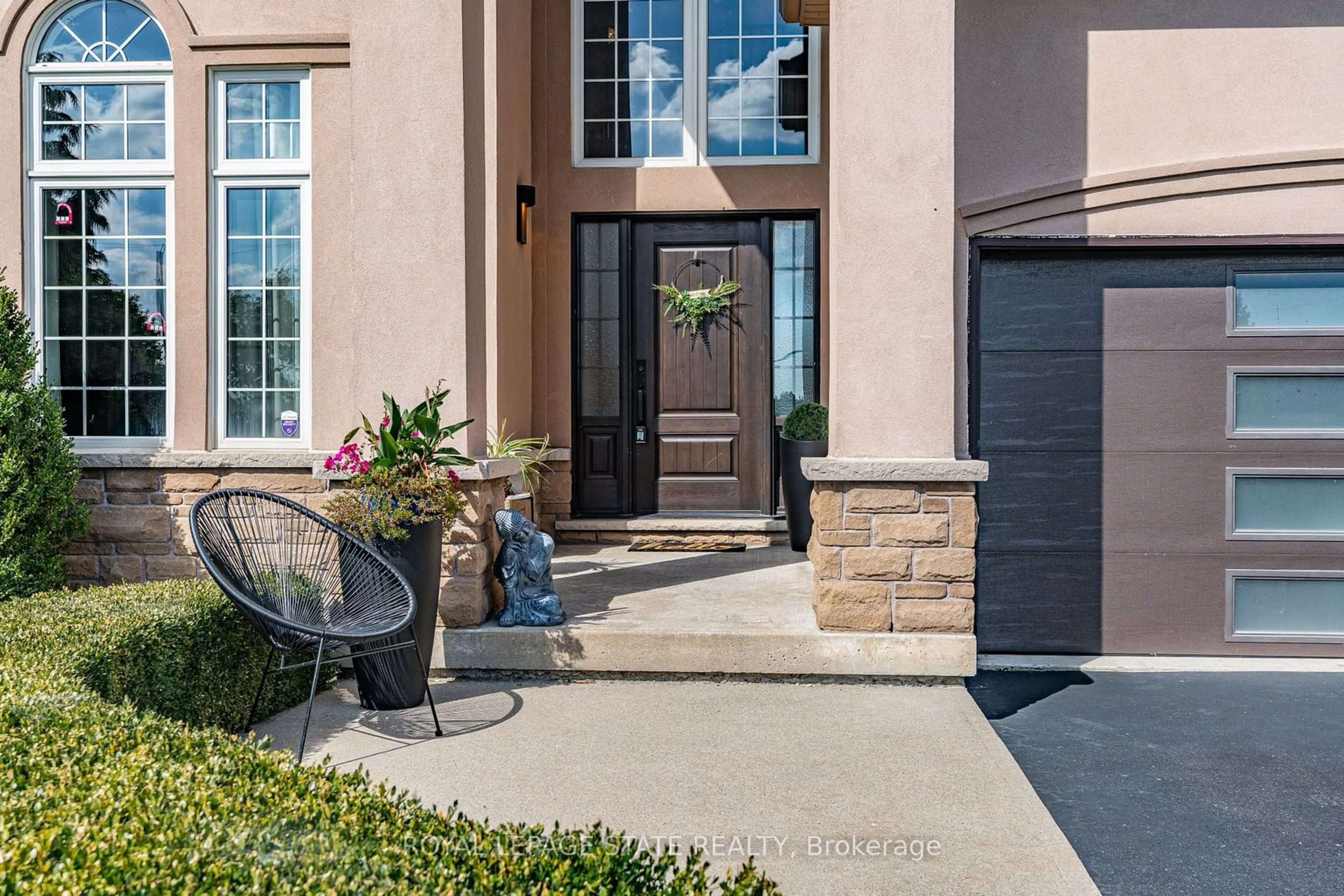 Indoor entryway, cement floor for 1340 Brant County Hwy 54, Haldimand Ontario N3W 2G9