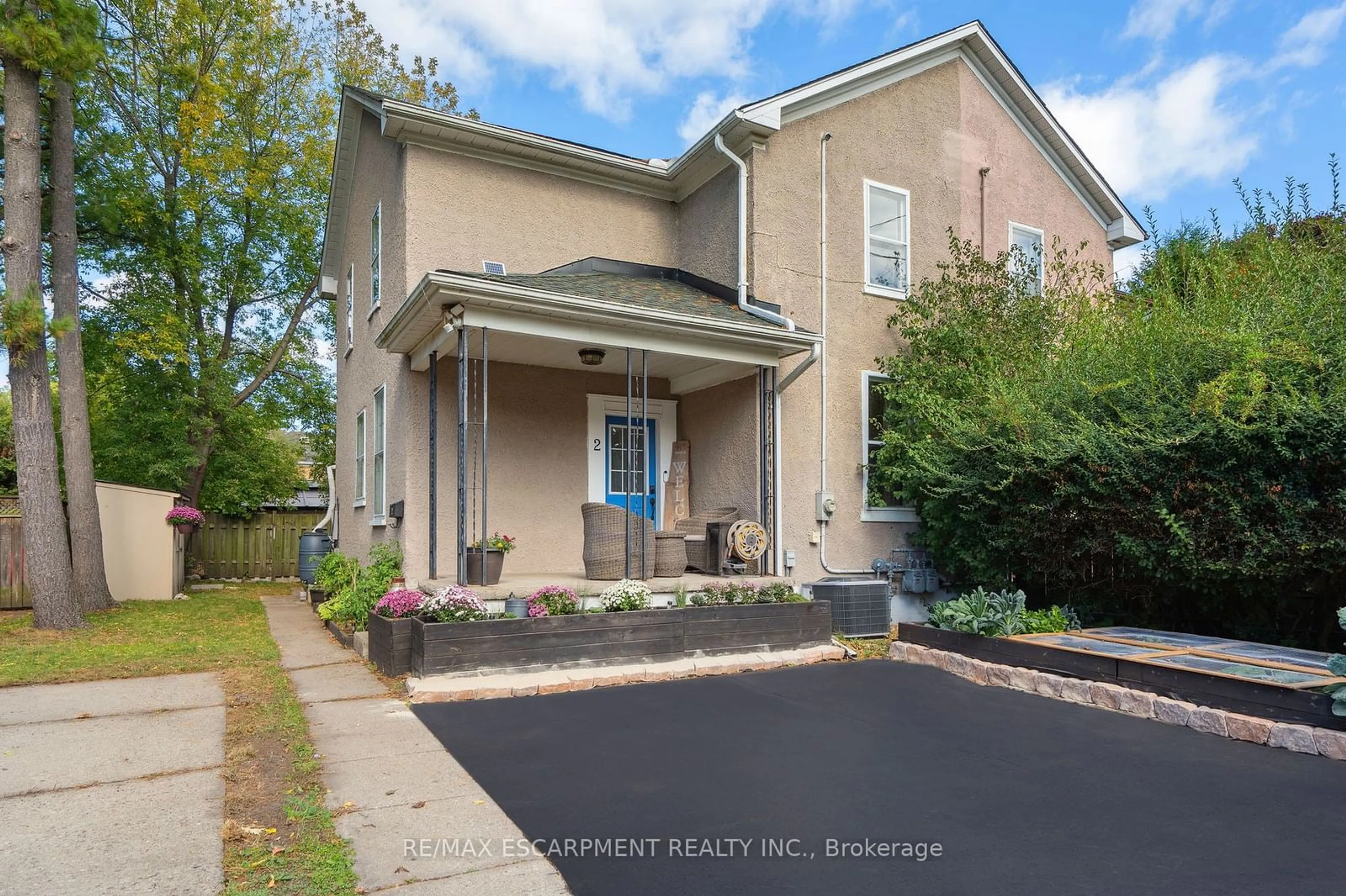 Frontside or backside of a home, the street view for 2 Francis St, Cambridge Ontario N1S 1Z7