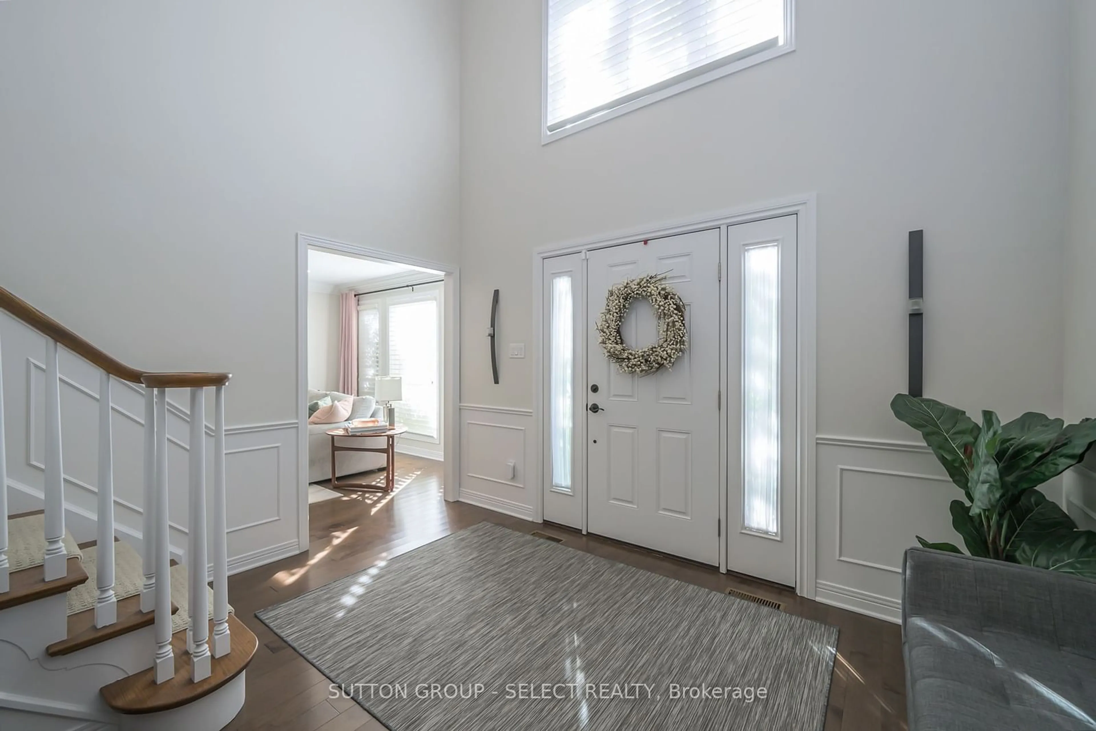 Indoor entryway, wood floors for 38 Ullswater Cres, London Ontario N6G 4L4