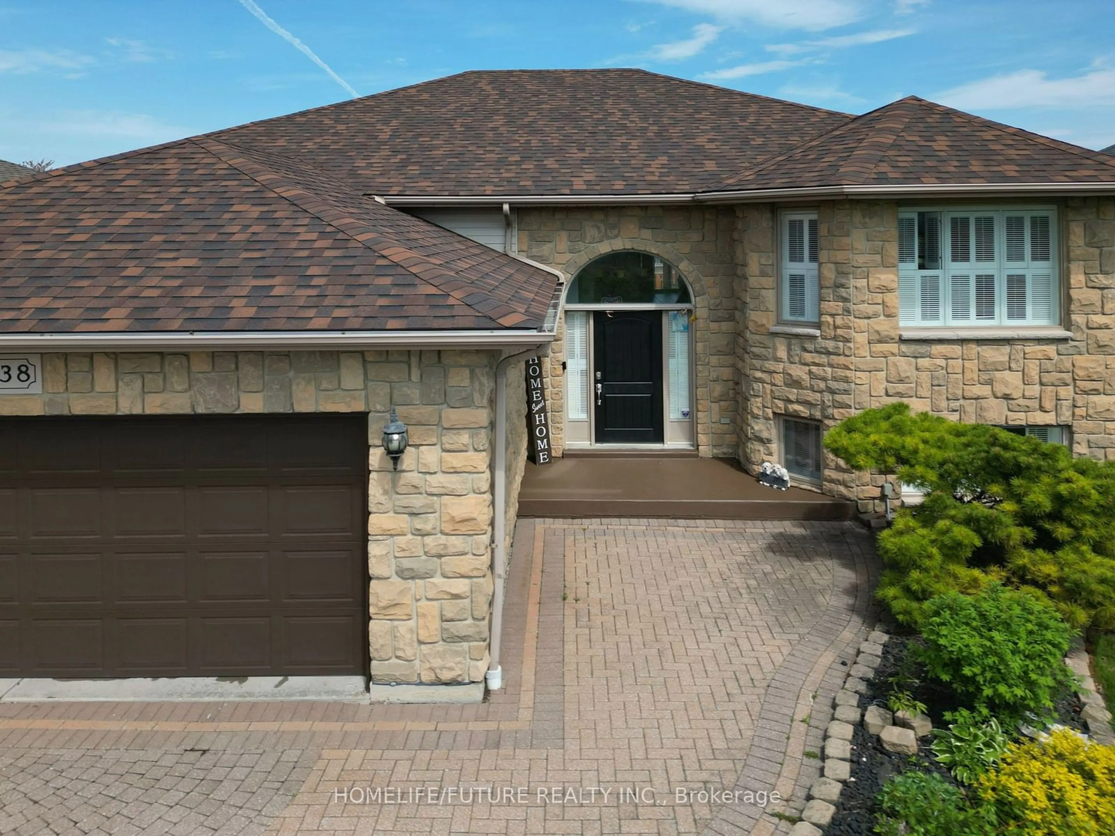 Home with brick exterior material for 4738 Shadetree Crt, Windsor Ontario N9G 2V1