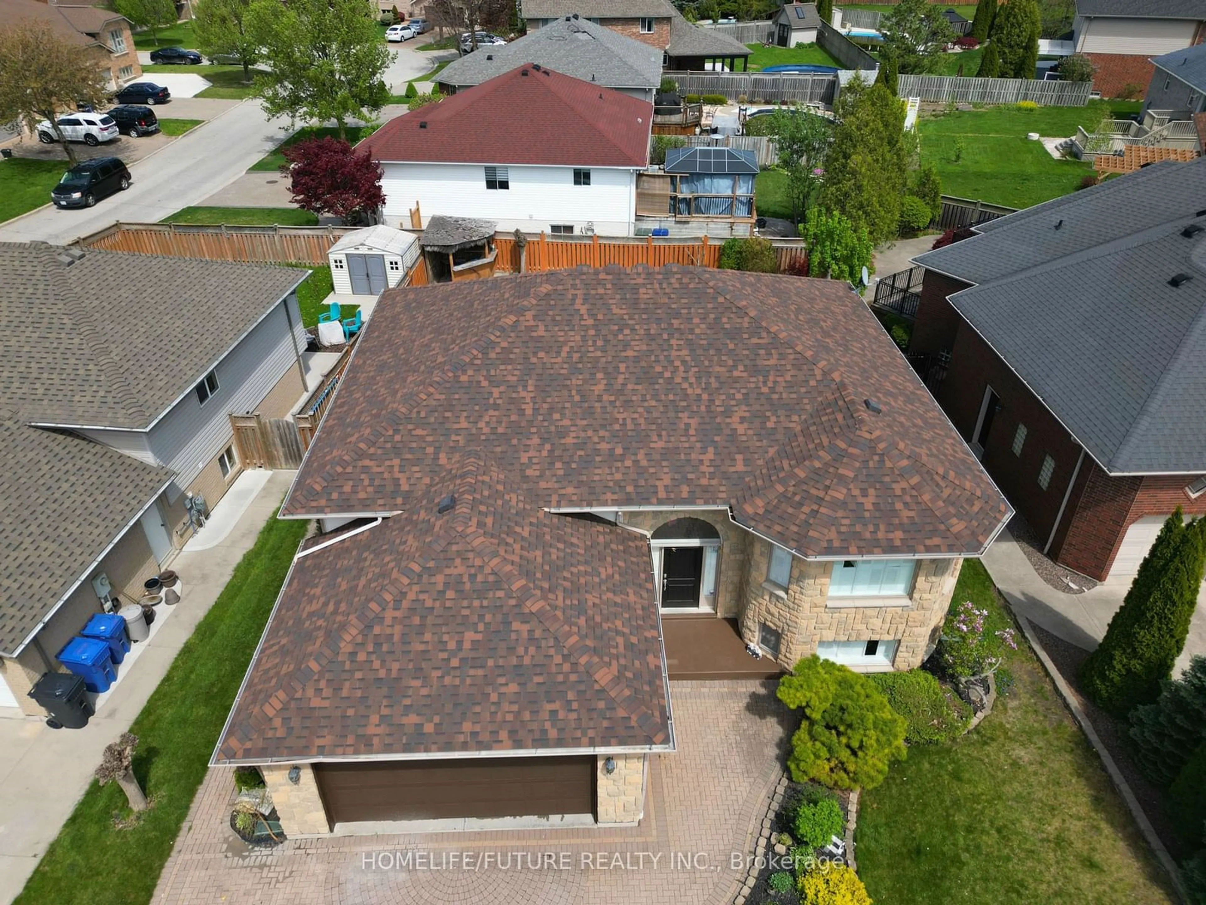 Frontside or backside of a home, the street view for 4738 Shadetree Crt, Windsor Ontario N9G 2V1