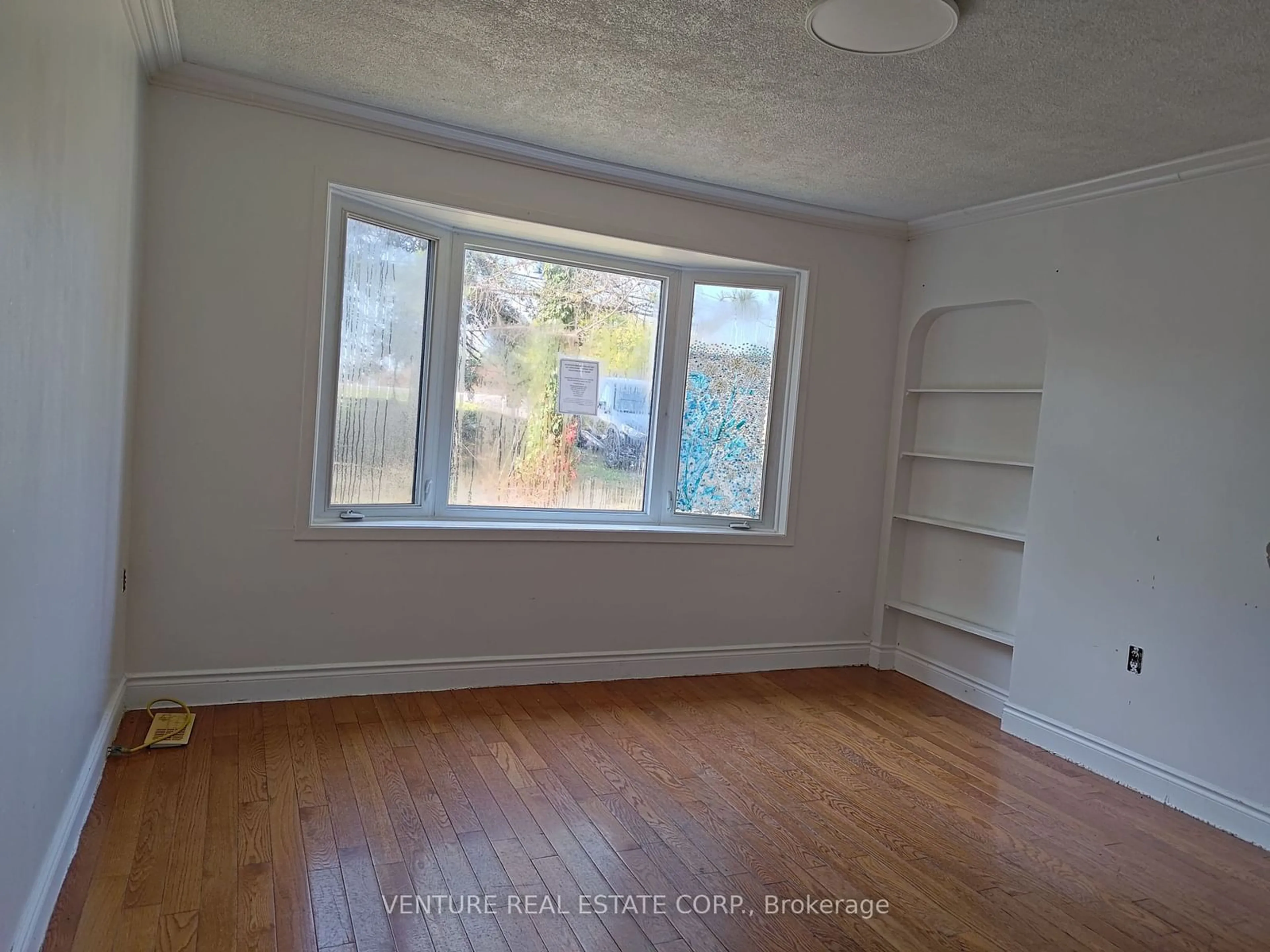 A pic of a room, wood floors for 5801 Bank St, Greely - Metcalfe - Osgoode Ontario K4P 1B9