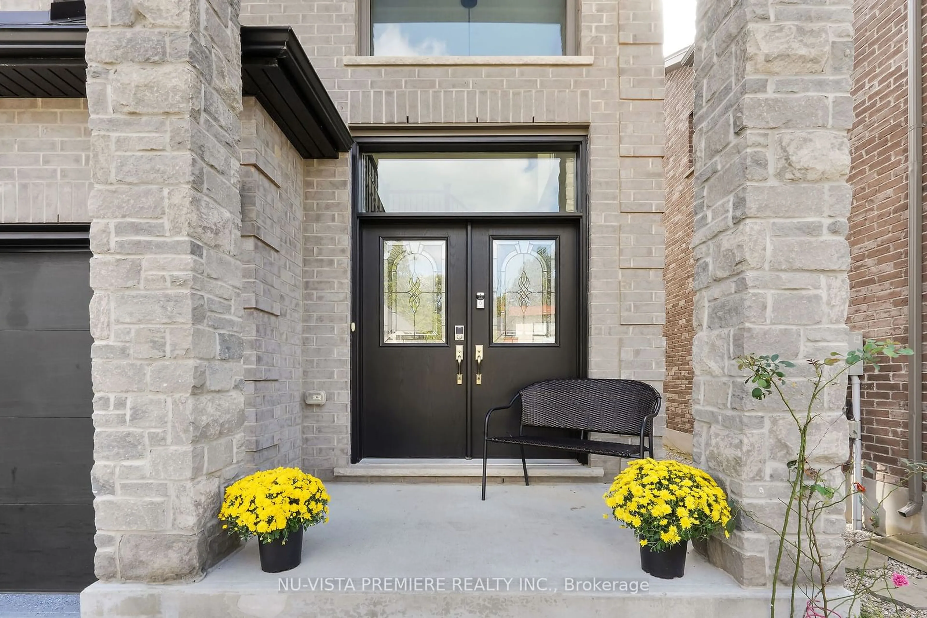 Indoor entryway, ceramic floors for 1330 Dyer Cres, London Ontario N6G 0S7