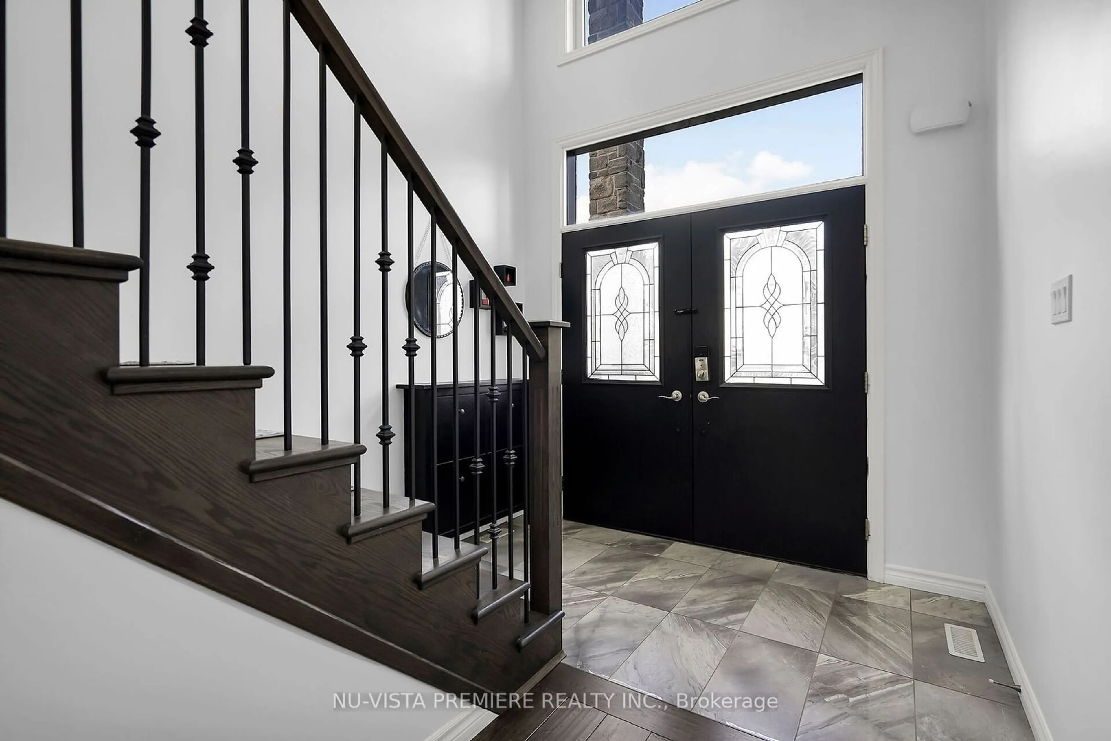 Indoor entryway, wood floors for 1330 Dyer Cres, London Ontario N6G 0S7