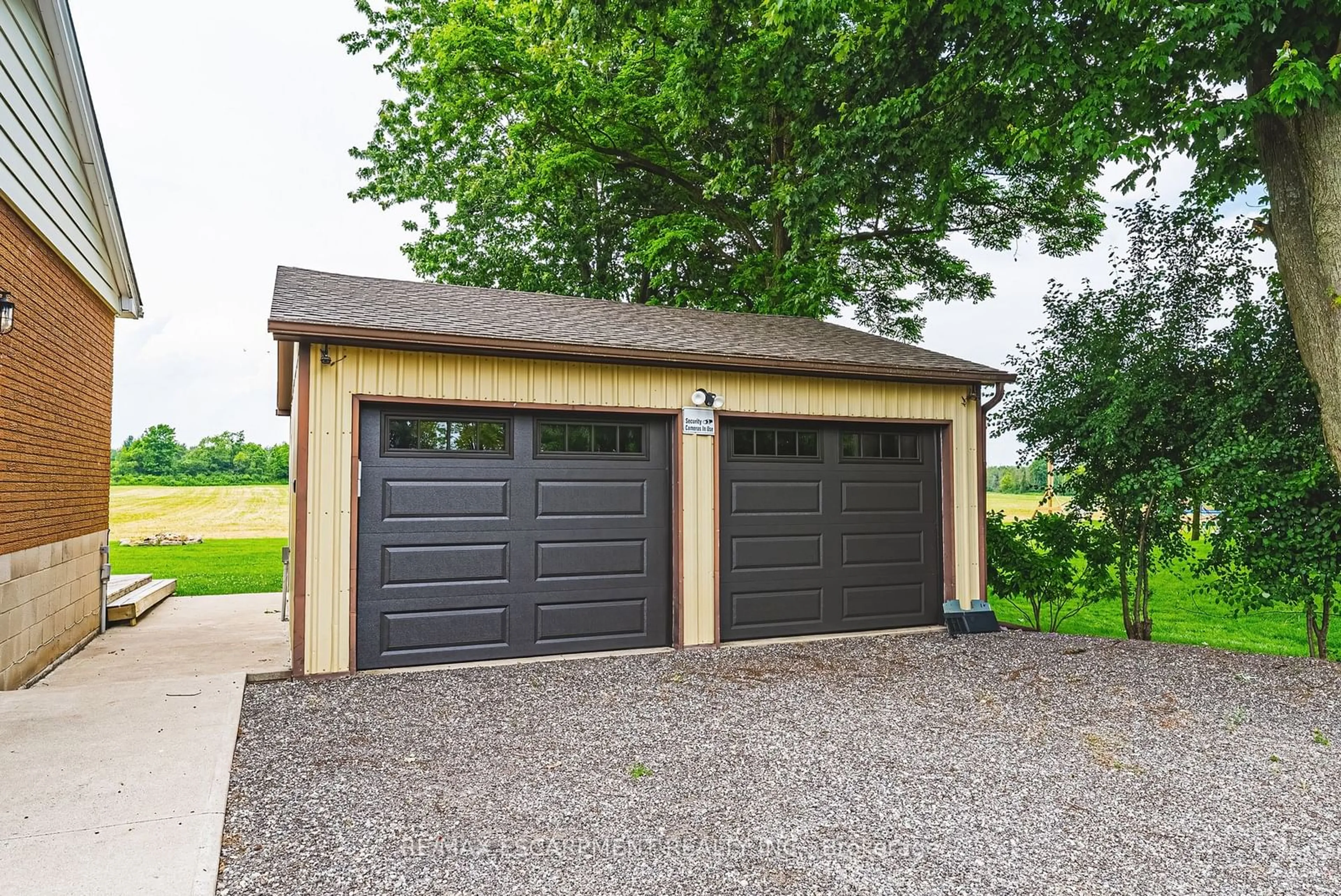 Indoor garage, cement floor for 1451 6th Con Rd, Hamilton Ontario N0B 1L0