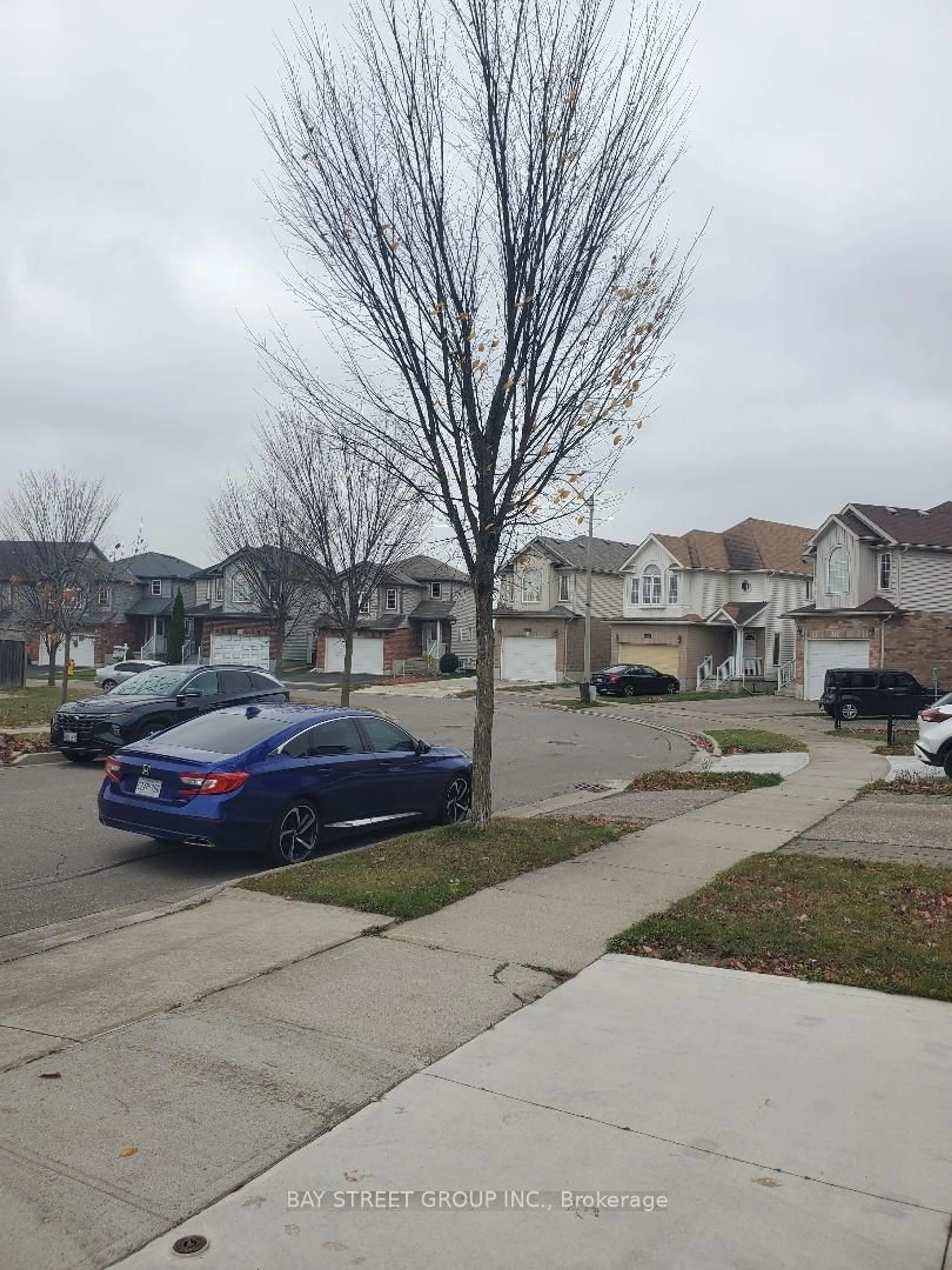 Frontside or backside of a home, the street view for 260 Lemon Grass Cres, Kitchener Ontario N2N 3R5