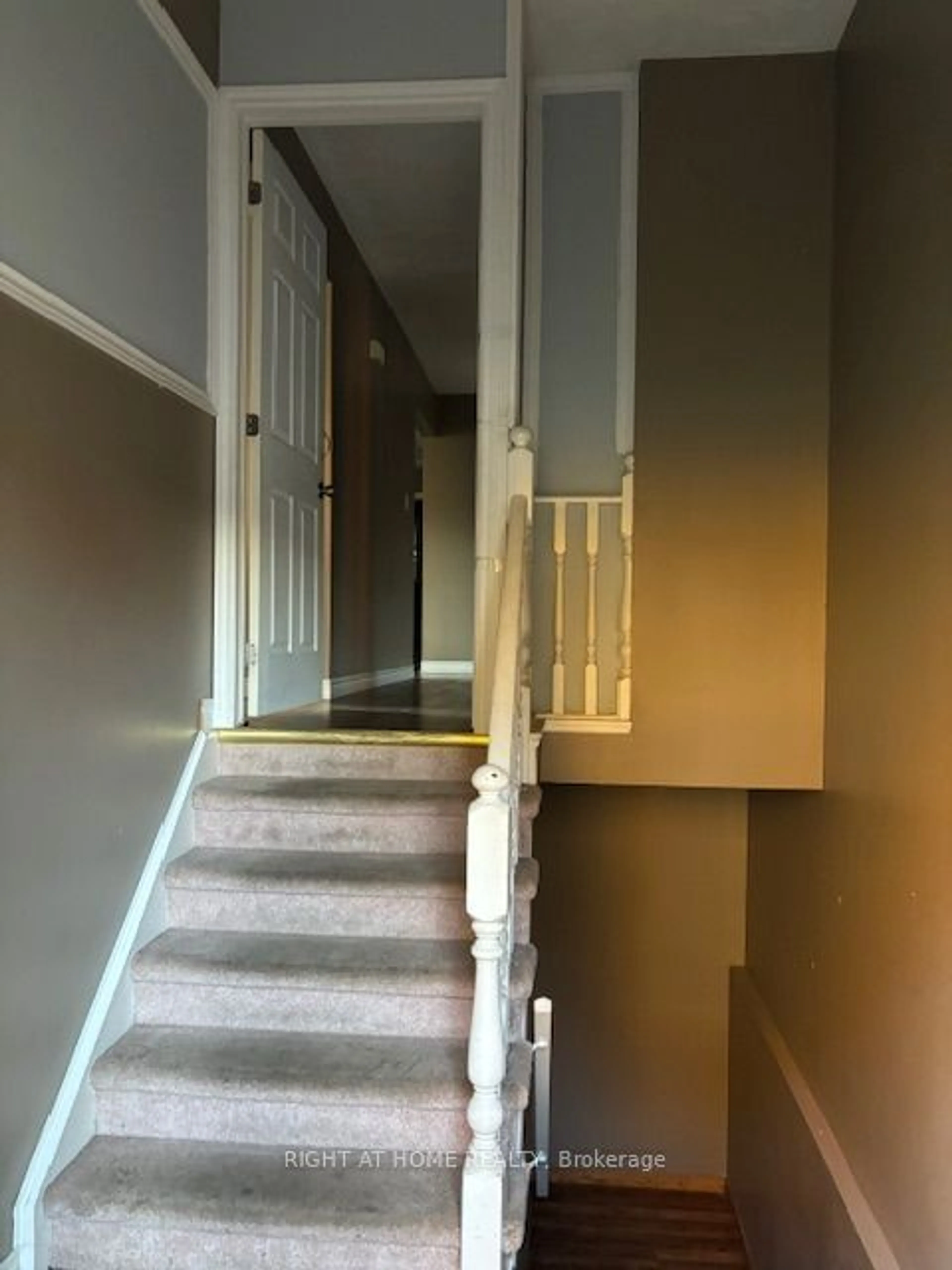 Indoor foyer, unknown floor for 79 College Park Dr, Welland Ontario L3C 6Z7