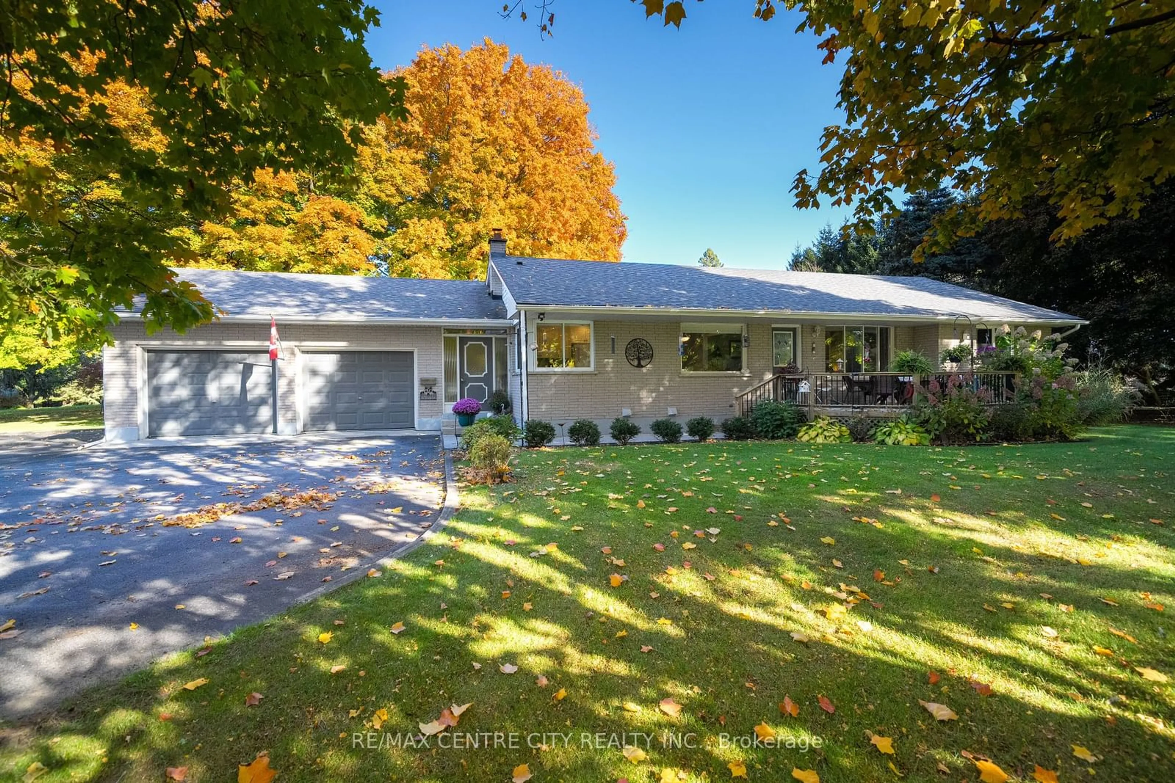 Frontside or backside of a home, the street view for 7907 WALKERS Dr, Strathroy-Caradoc Ontario N7G 3H4