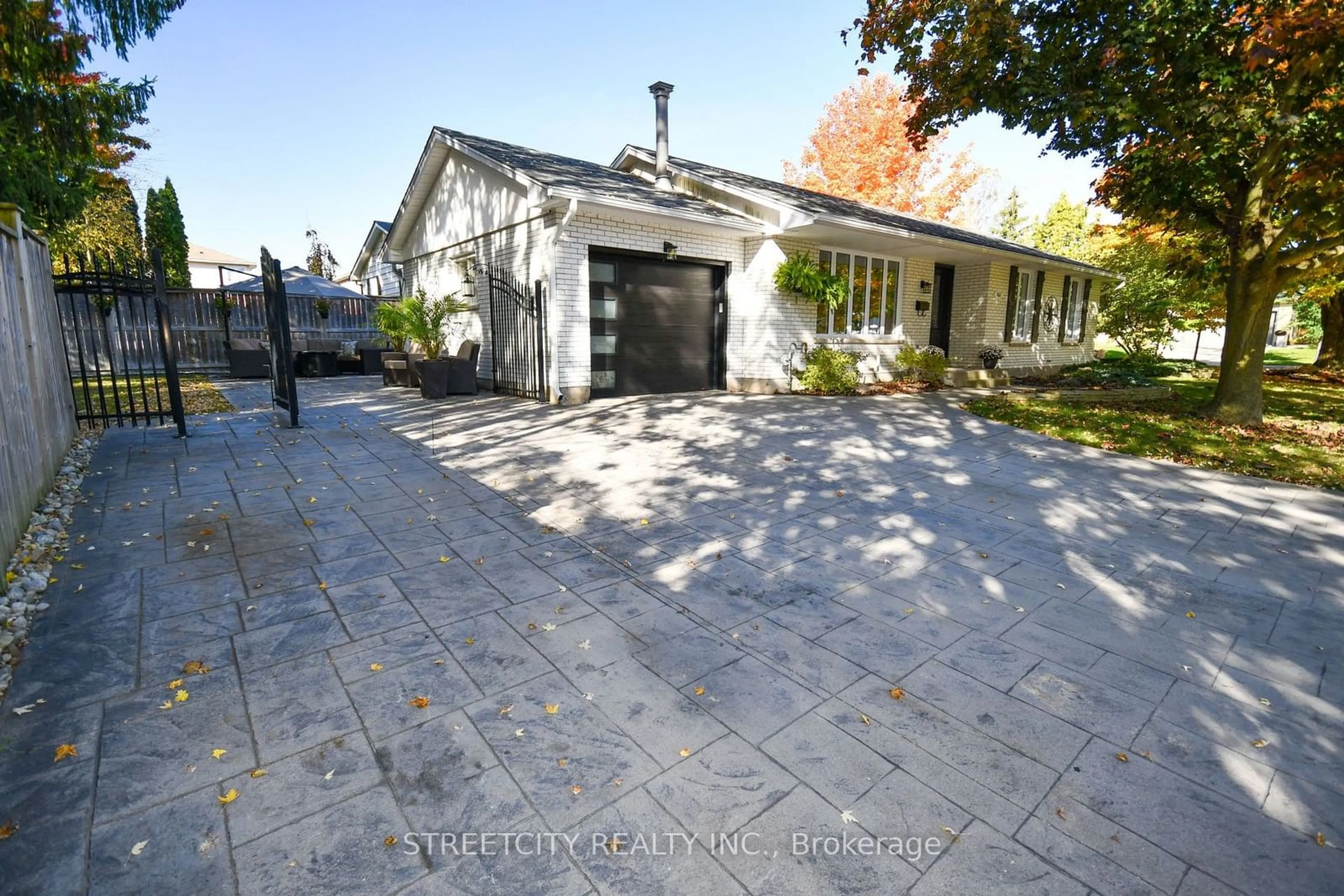 Frontside or backside of a home, the street view for 1667 Milestone Rd, London Ontario N5X 2G1