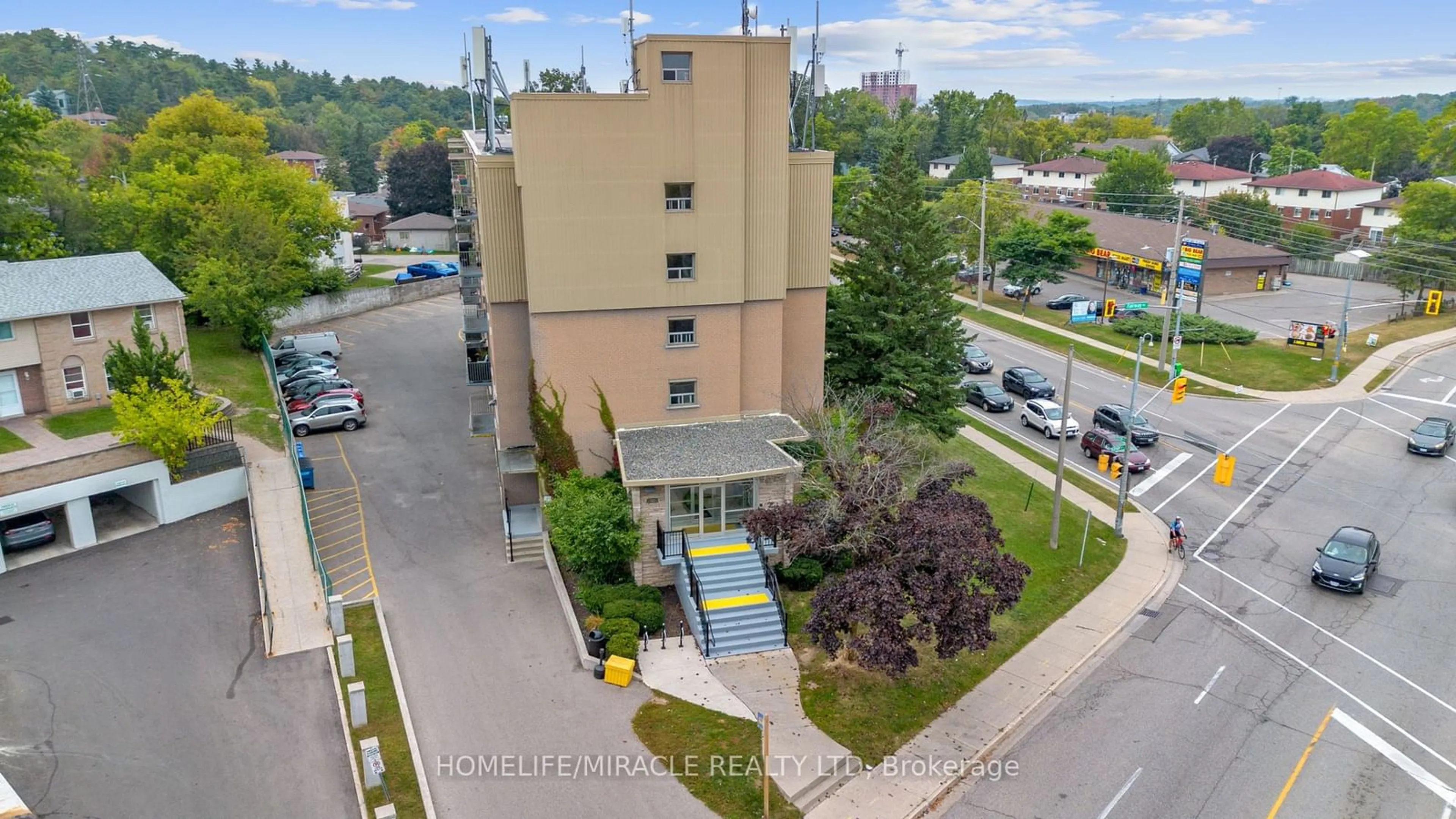 A pic from exterior of the house or condo, the front or back of building for 283 Fairway Rd #206, Kitchener Ontario N2A 2P1