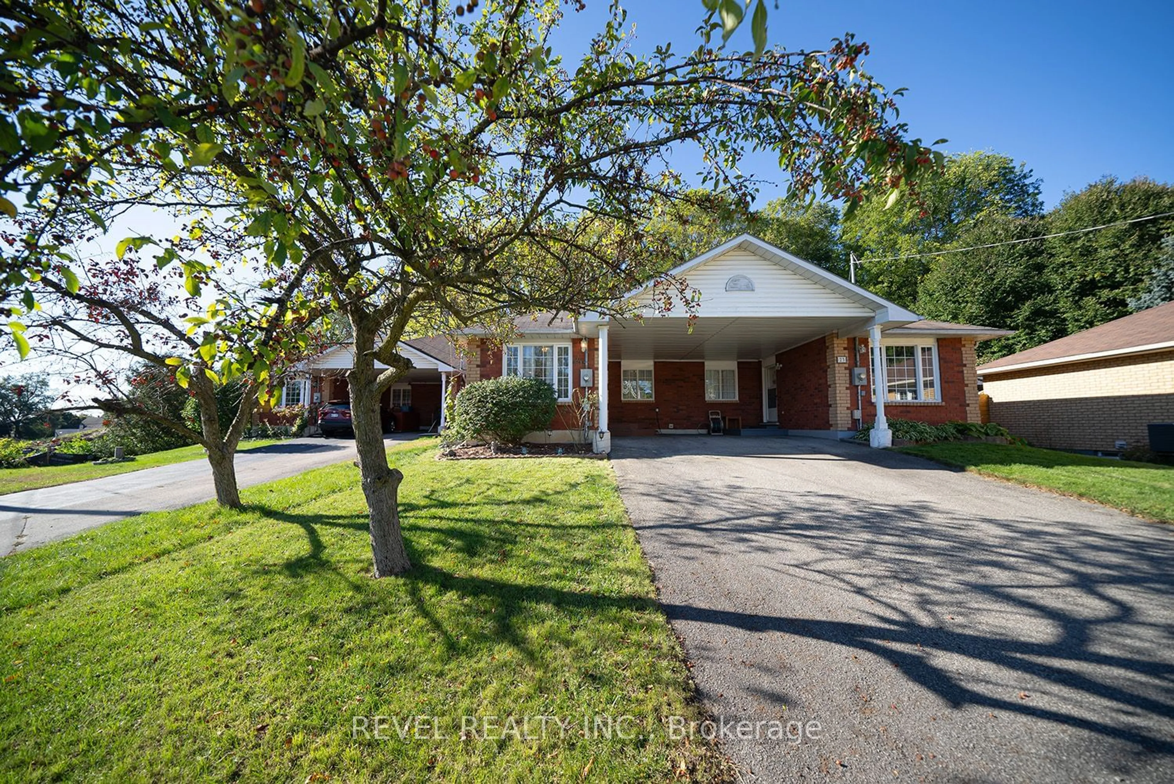 Frontside or backside of a home, the street view for 21 Galileo Blvd, Brantford Ontario N3R 7Y3