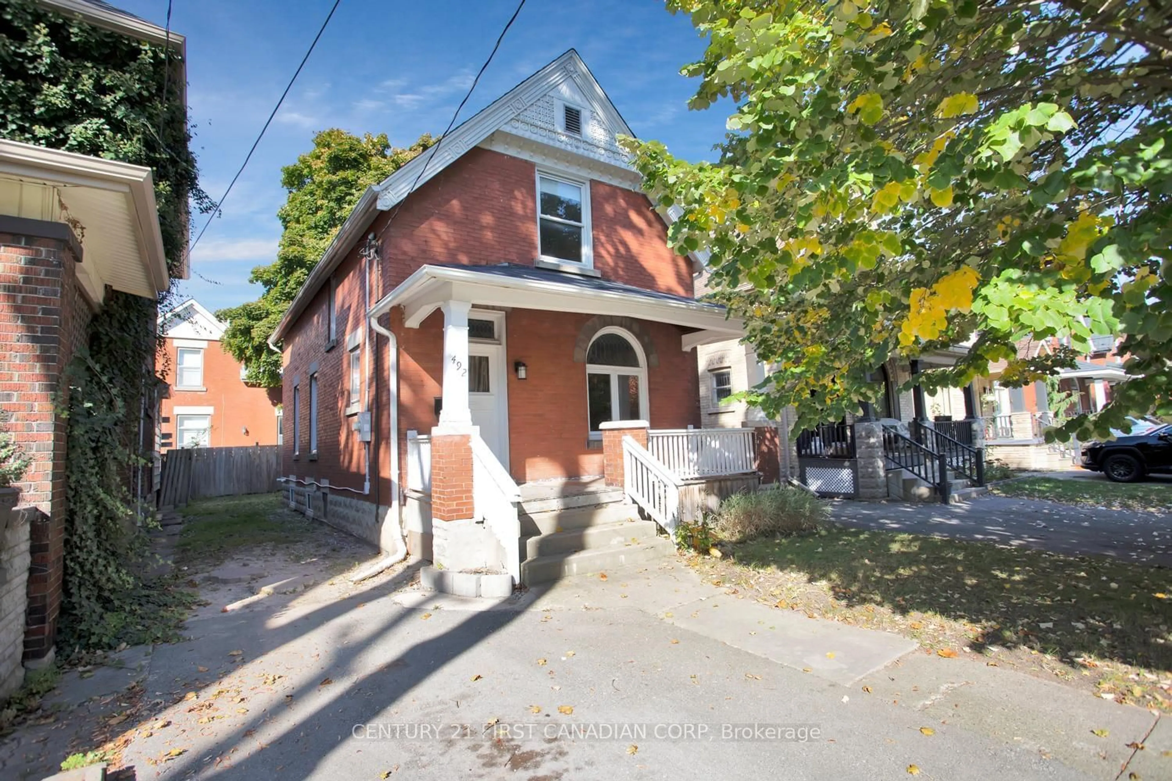 Frontside or backside of a home, the street view for 492 Grosvenor St, London Ontario N5Y 3S9