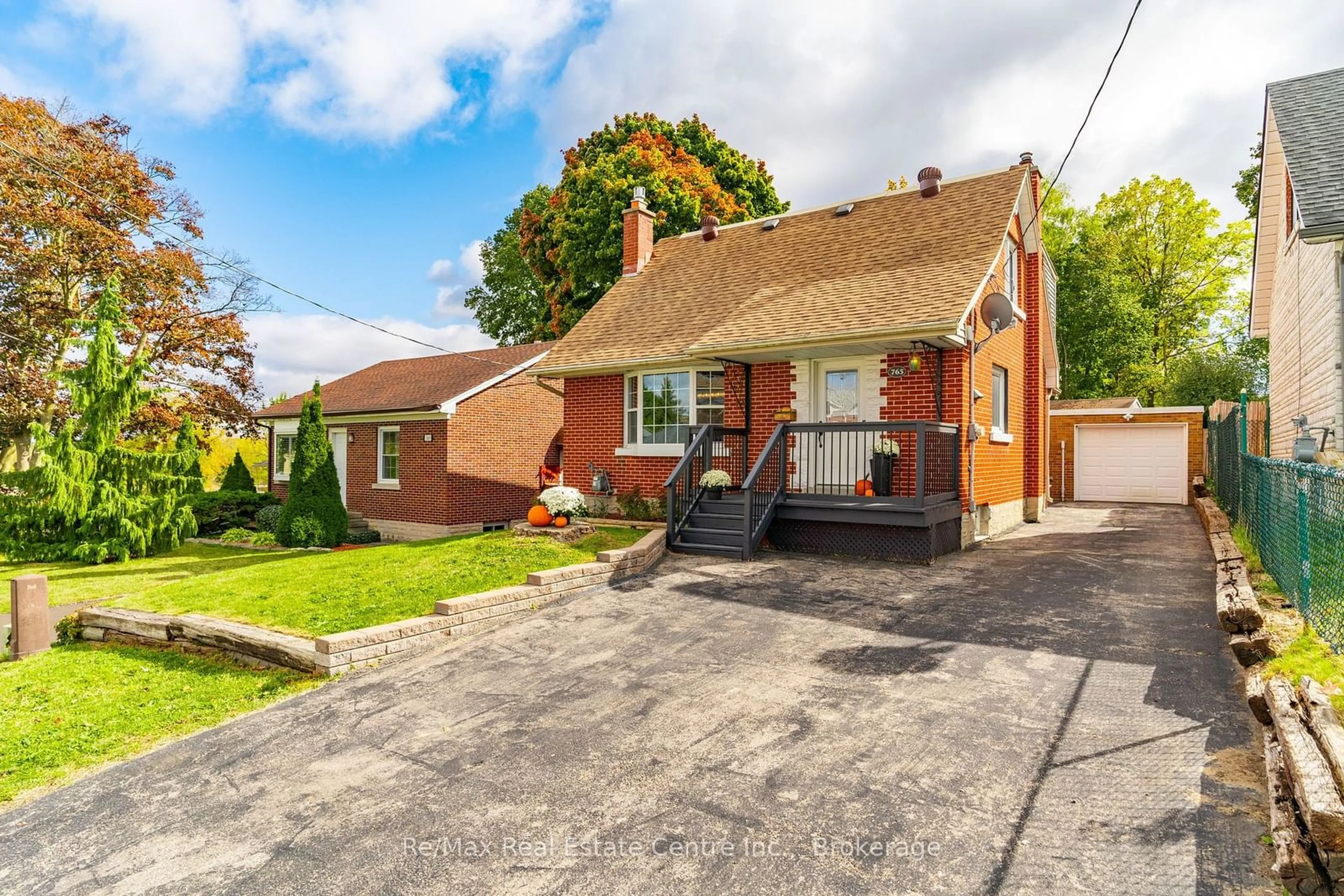 Frontside or backside of a home, cottage for 765 Guelph St, Kitchener Ontario N2H 5Z2