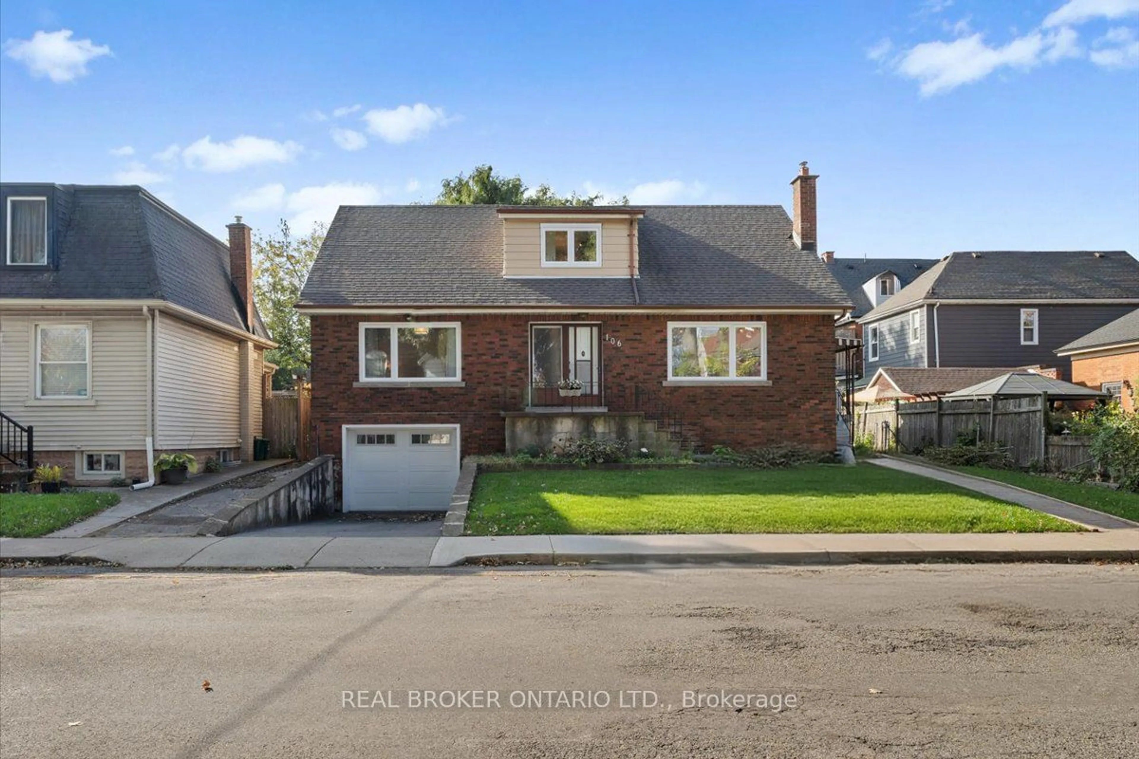 Frontside or backside of a home, the street view for 106 Simcoe St, Hamilton Ontario L8L 3N5