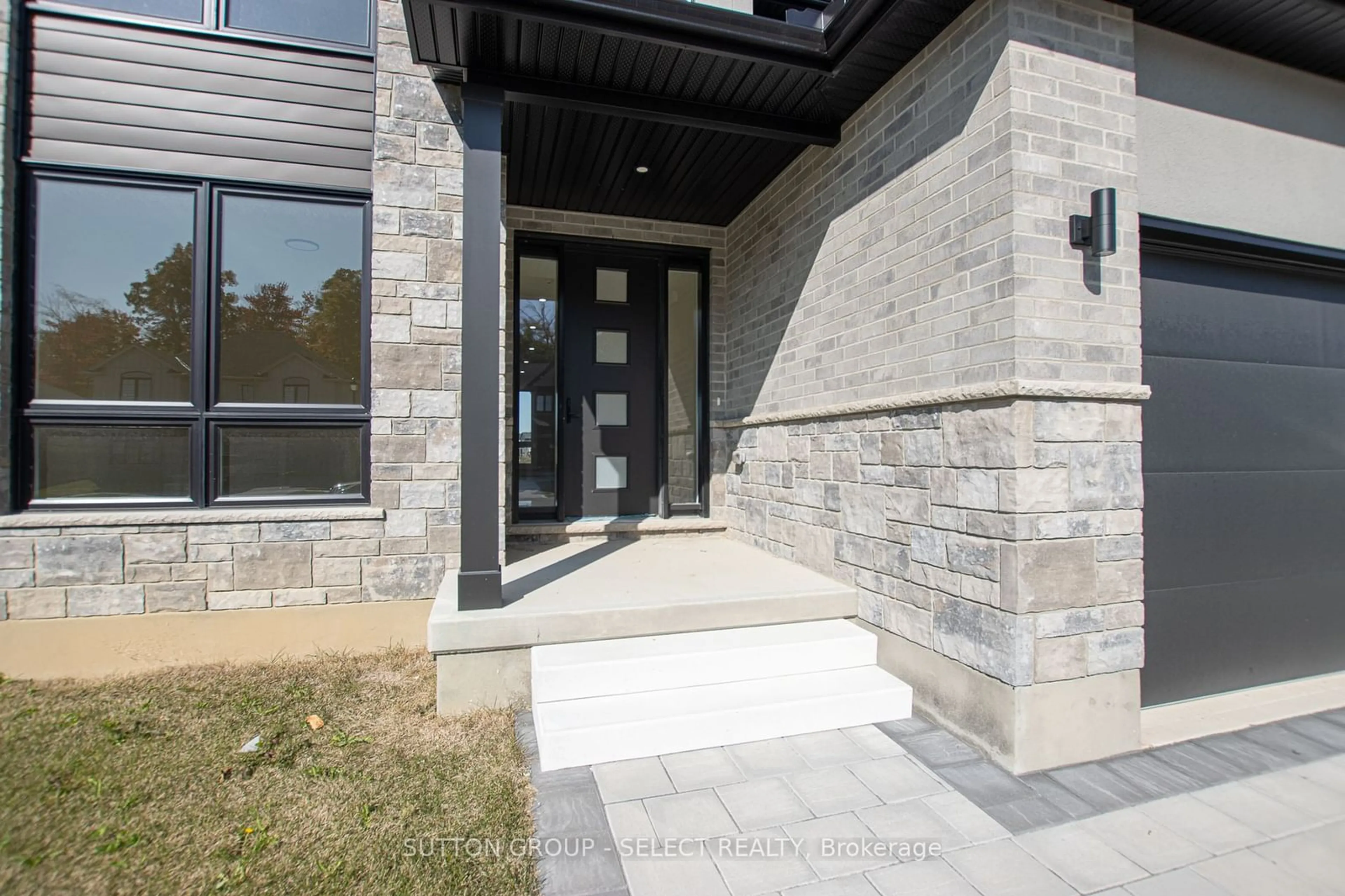 Indoor entryway, cement floor for 88 Optimist Dr, Southwold Ontario N5P 3T2