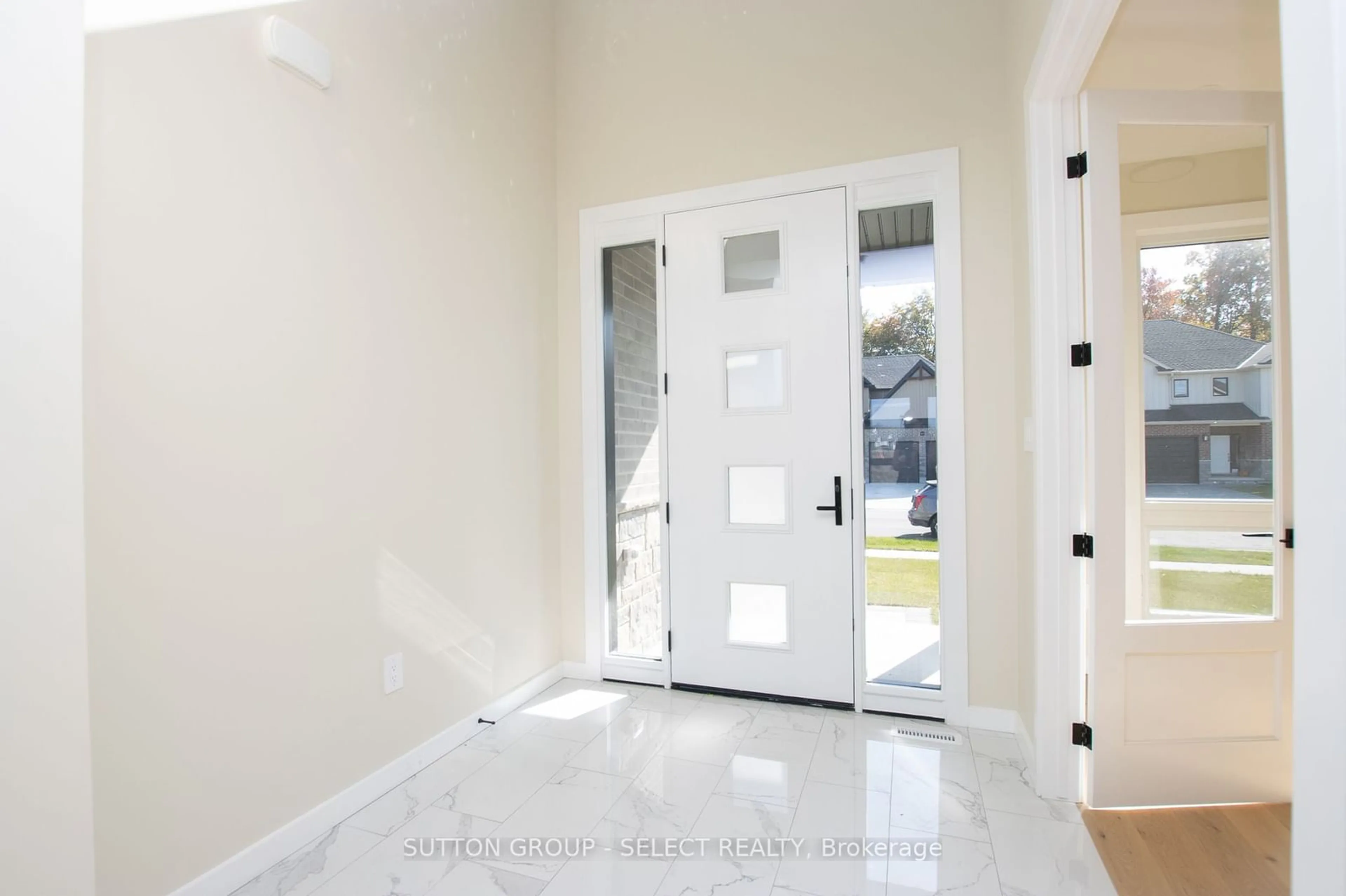 Indoor entryway, wood floors for 88 Optimist Dr, Southwold Ontario N5P 3T2