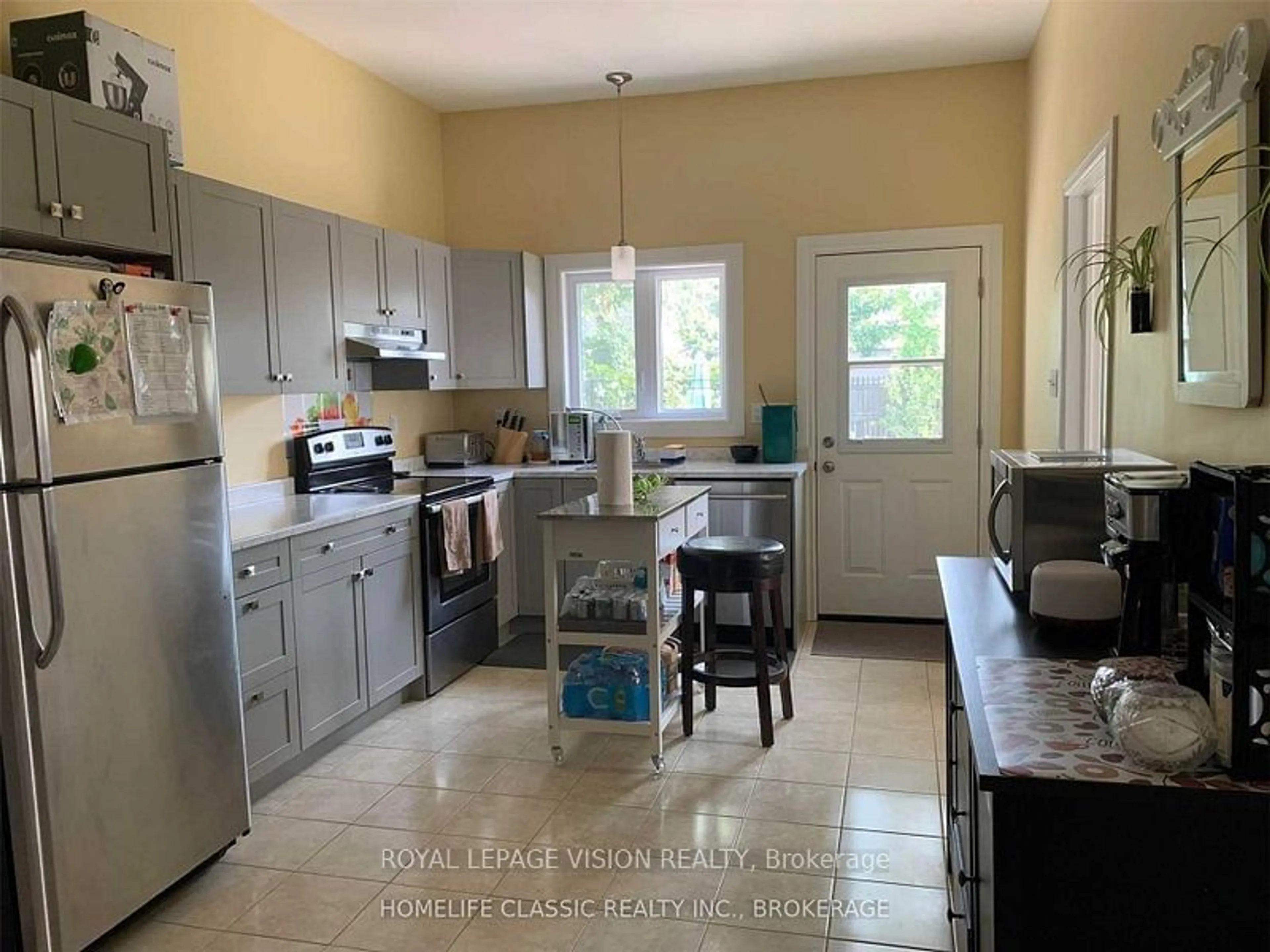 Standard kitchen, wood floors, cottage for 186 Egerton St, London Ontario N5Z 2G4