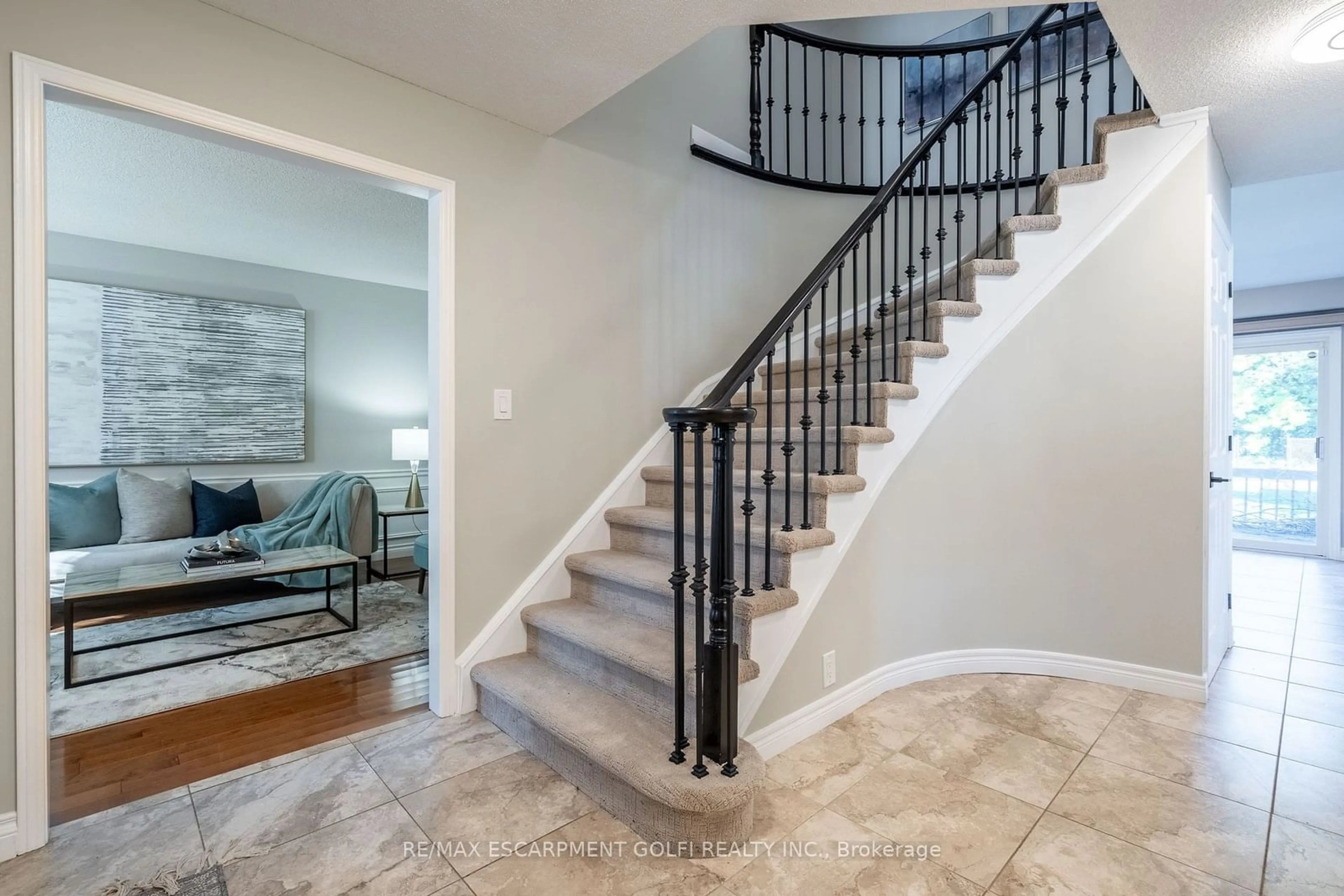 Stairs for 305 Woodland Dr, Hamilton Ontario L9G 4A1