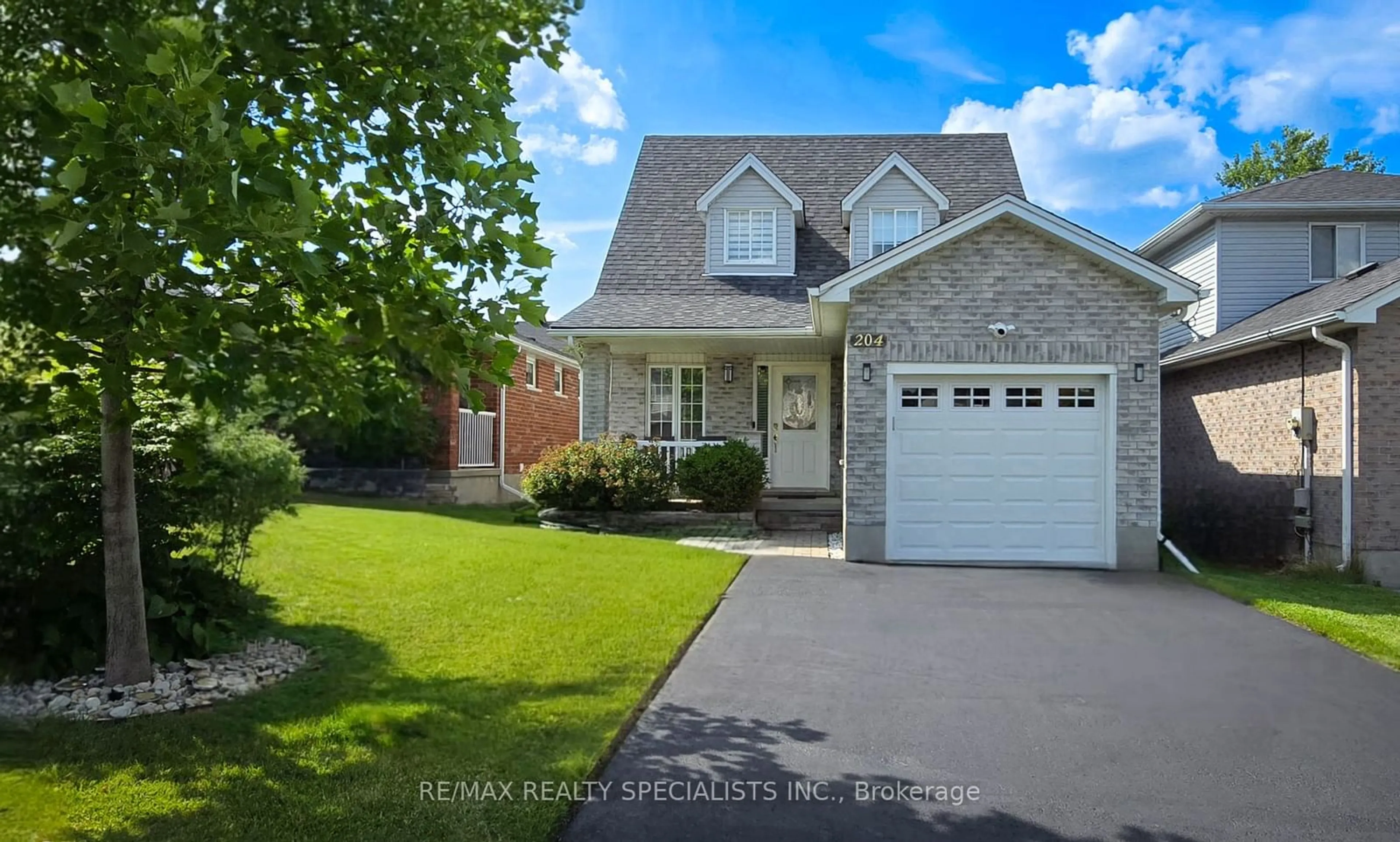 Frontside or backside of a home, cottage for 204 Country Club Dr, Guelph Ontario N1E 3L2