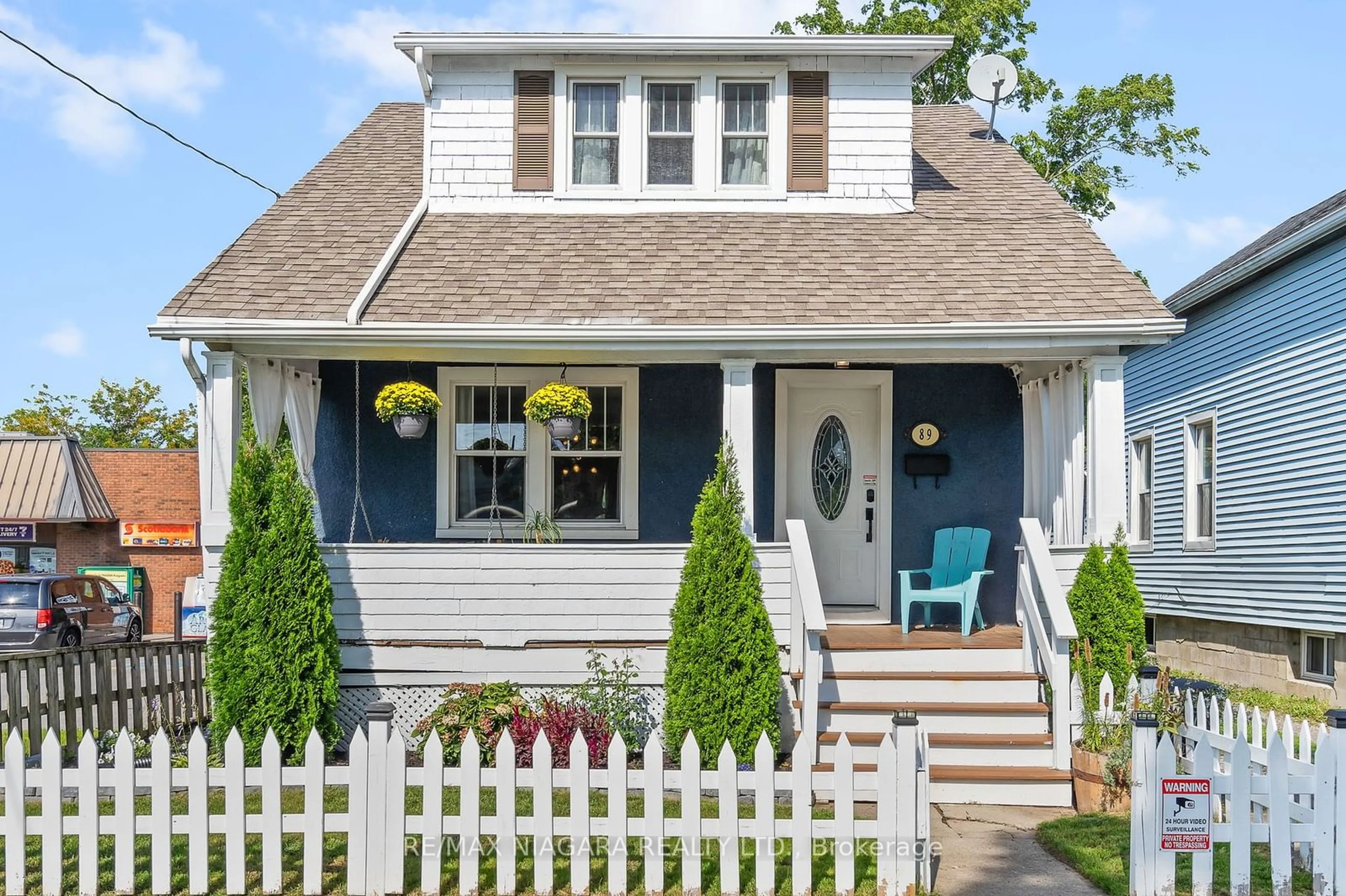 Home with vinyl exterior material for 89 Louisa St, St. Catharines Ontario L2R 2K1