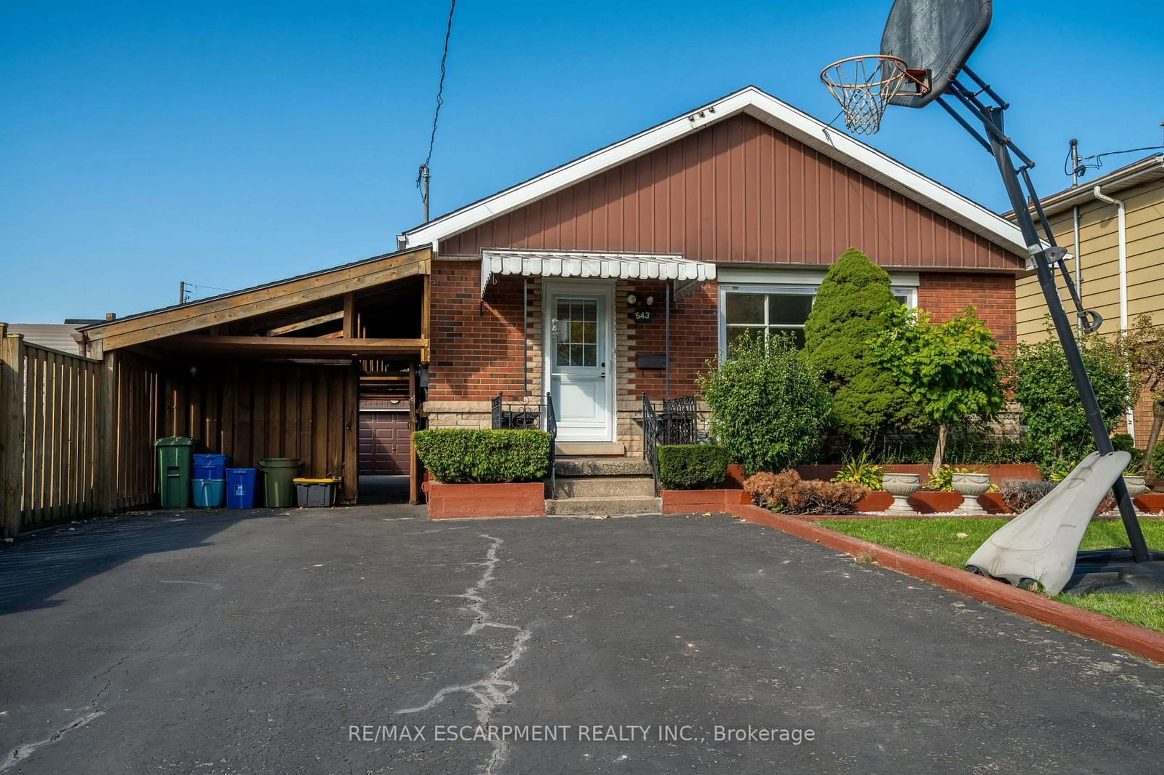 A pic from exterior of the house or condo, the front or back of building for 543 Tate Ave, Hamilton Ontario L8H 6L1