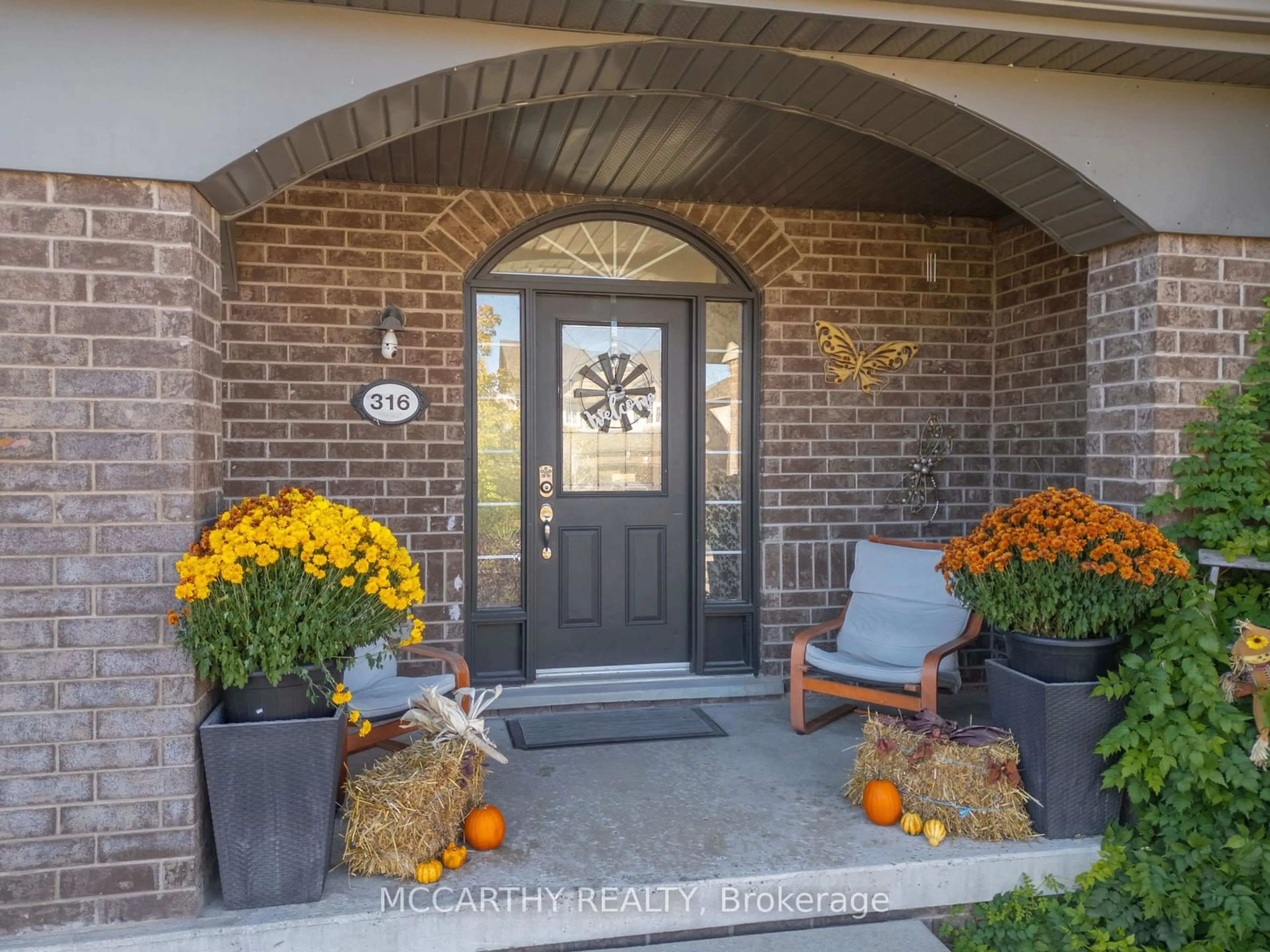 Indoor entryway, wood floors for 316 Rintoul Cres, Shelburne Ontario L9V 3V5