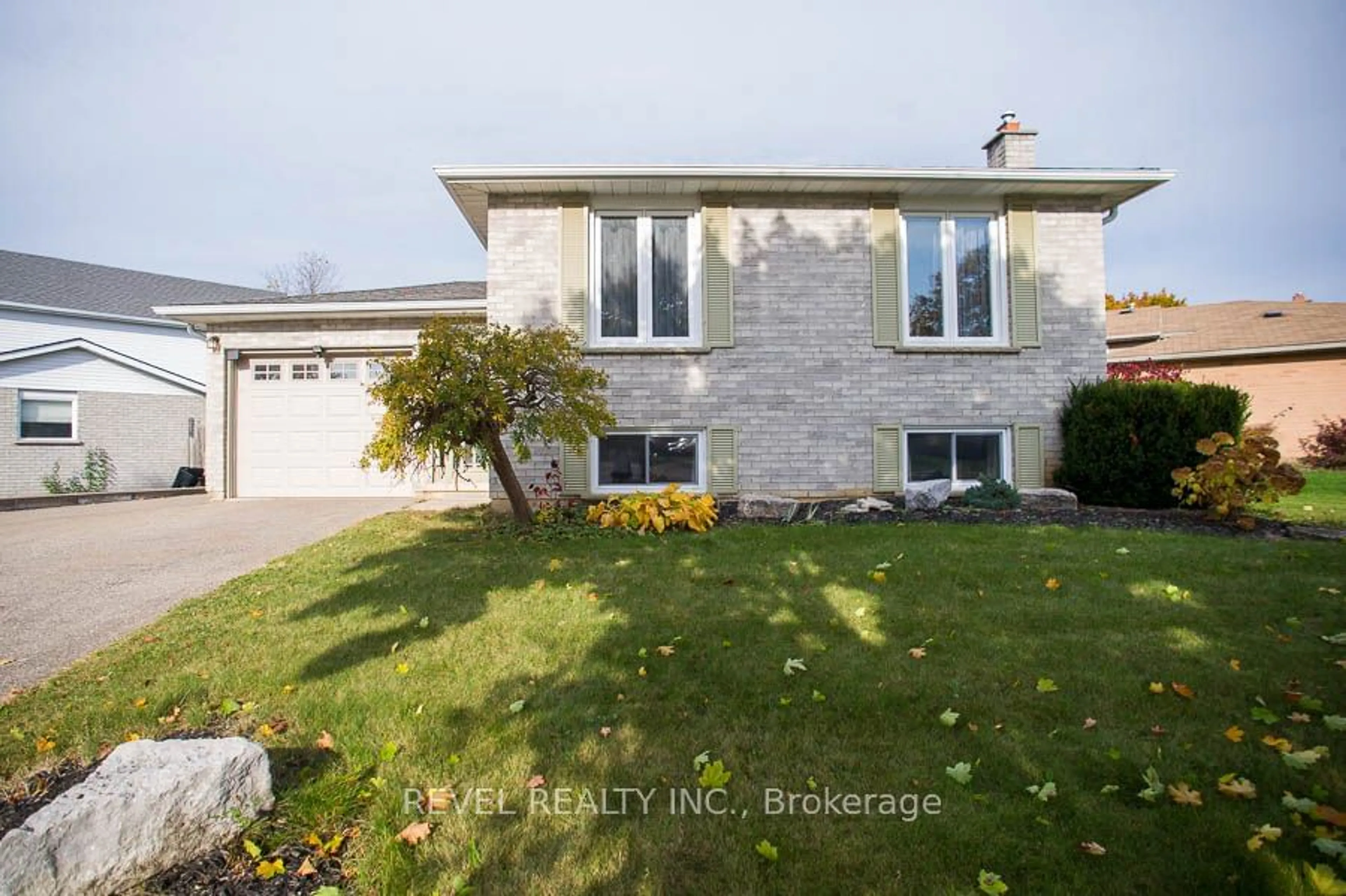 Frontside or backside of a home, the street view for 47 Coulbeck Rd, Brantford Ontario N3P 1P1