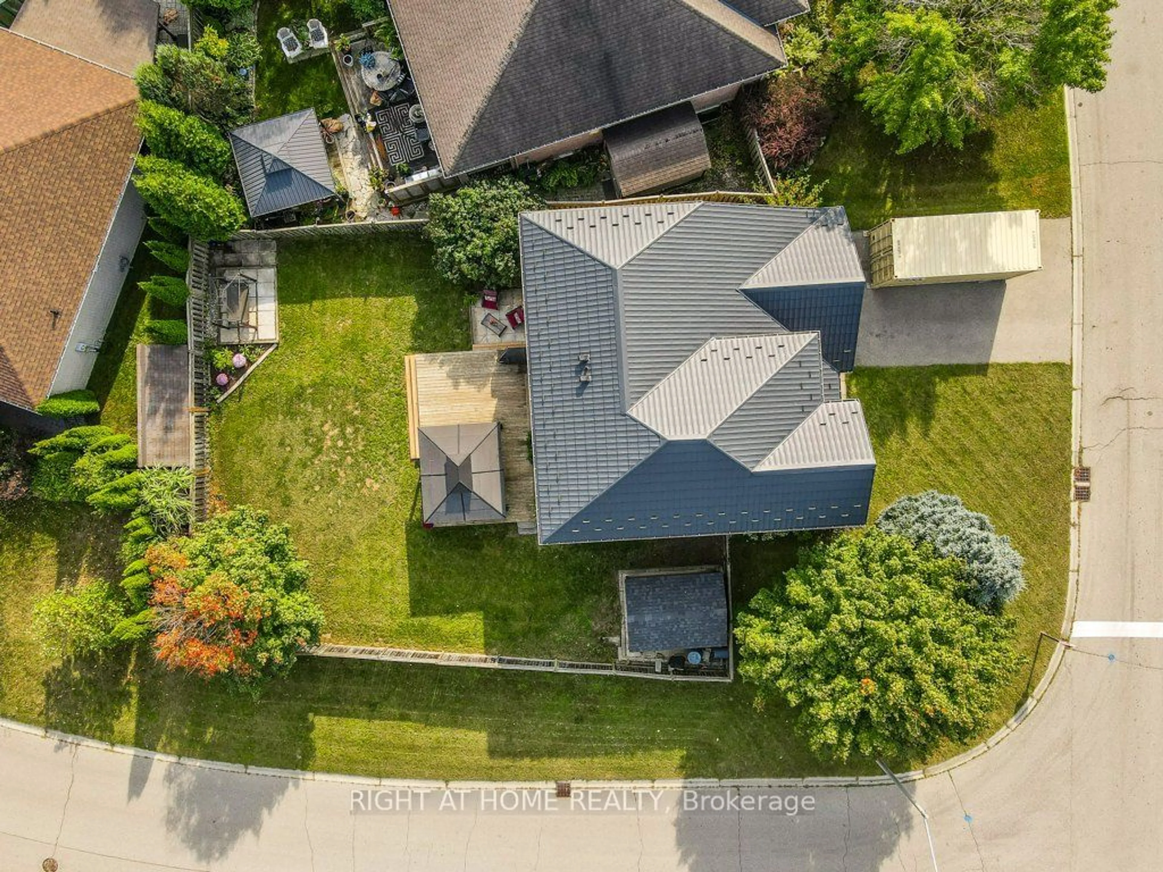 Frontside or backside of a home, the street view for 210 Dundas St, Brant Ontario N3L 4H3