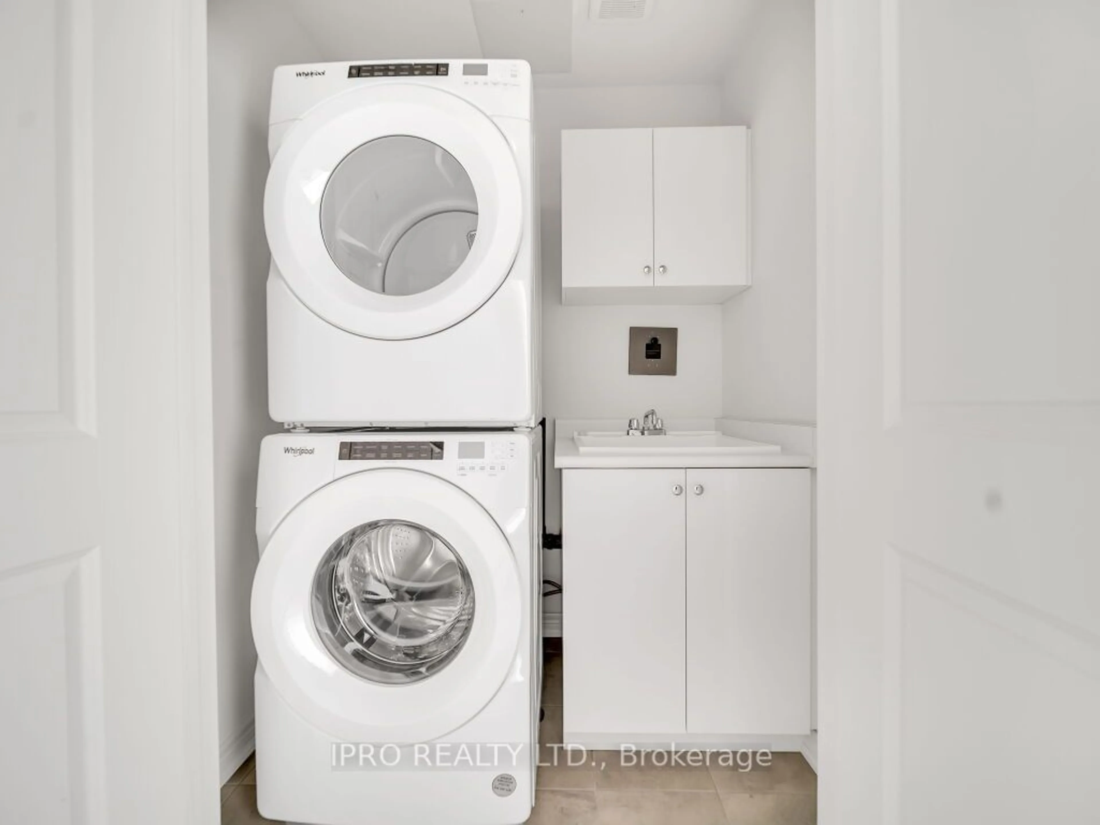 Laundry room for 84 Gledhill Cres, Cambridge Ontario N1R 5S2