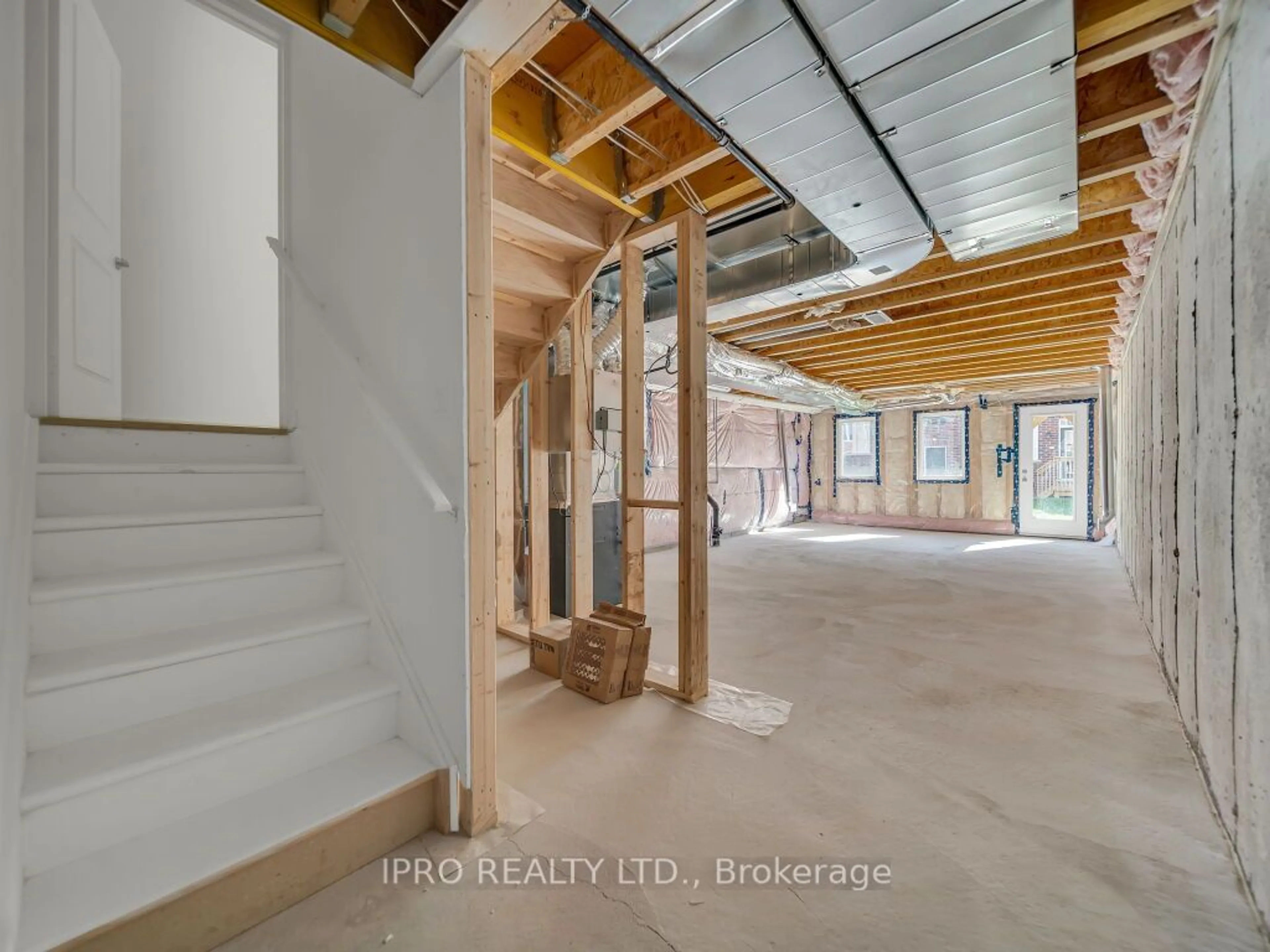 Indoor entryway, wood floors for 84 Gledhill Cres, Cambridge Ontario N1R 5S2