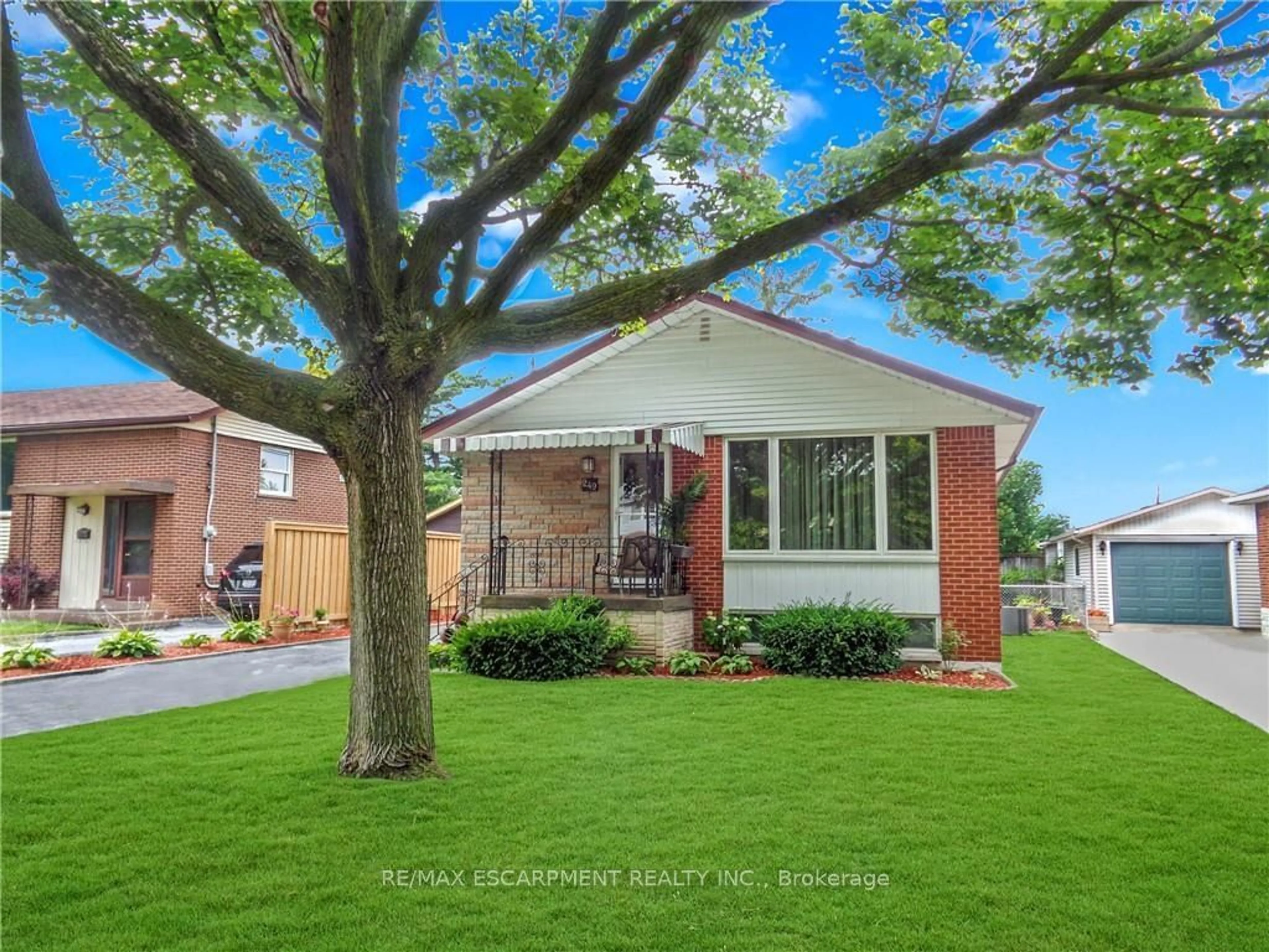 Frontside or backside of a home, the street view for 249 Fernwood Cres, Hamilton Ontario L8T 3L7