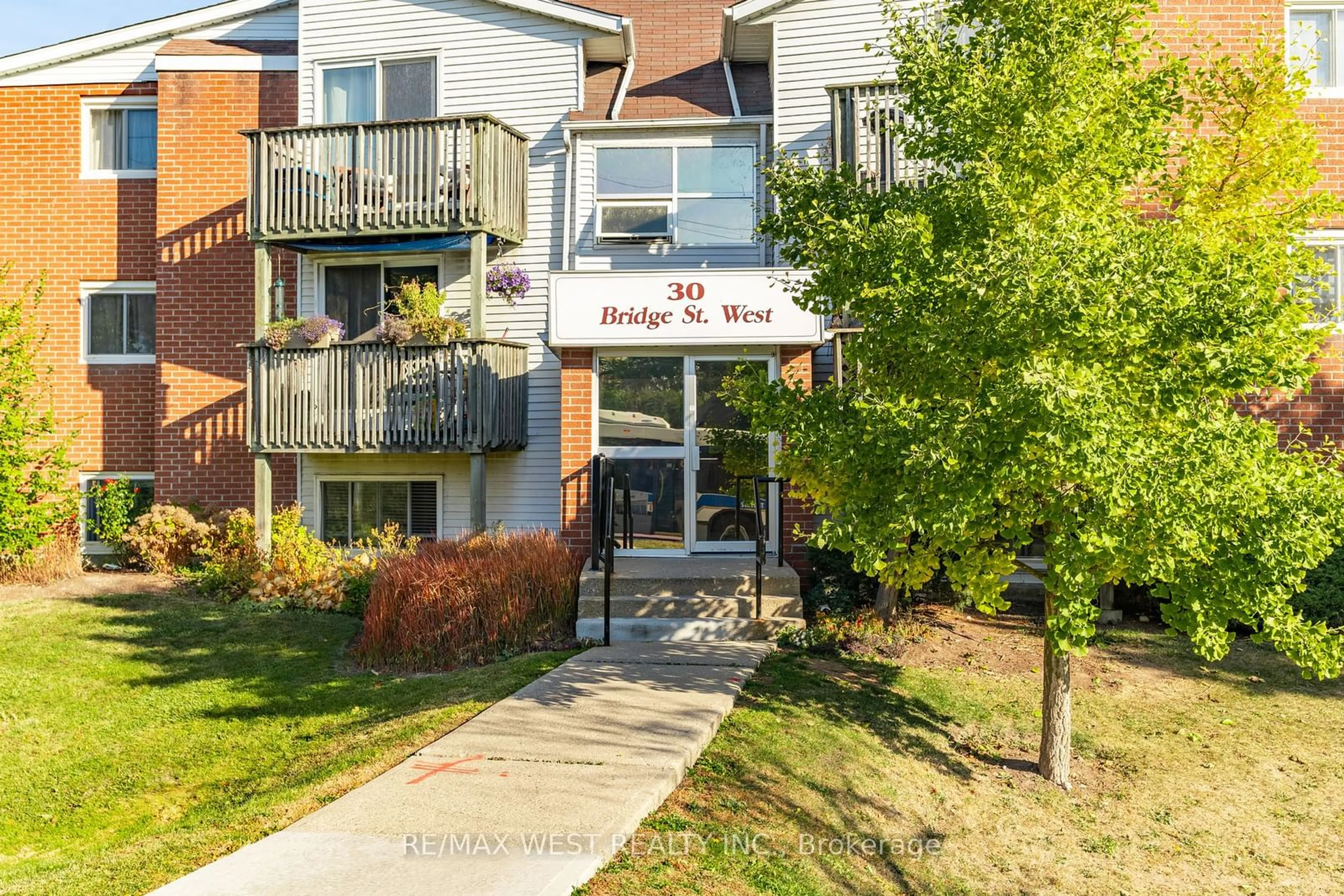 A pic from exterior of the house or condo, the front or back of building for 30 Bridge St #206, Kitchener Ontario N2K 1K4