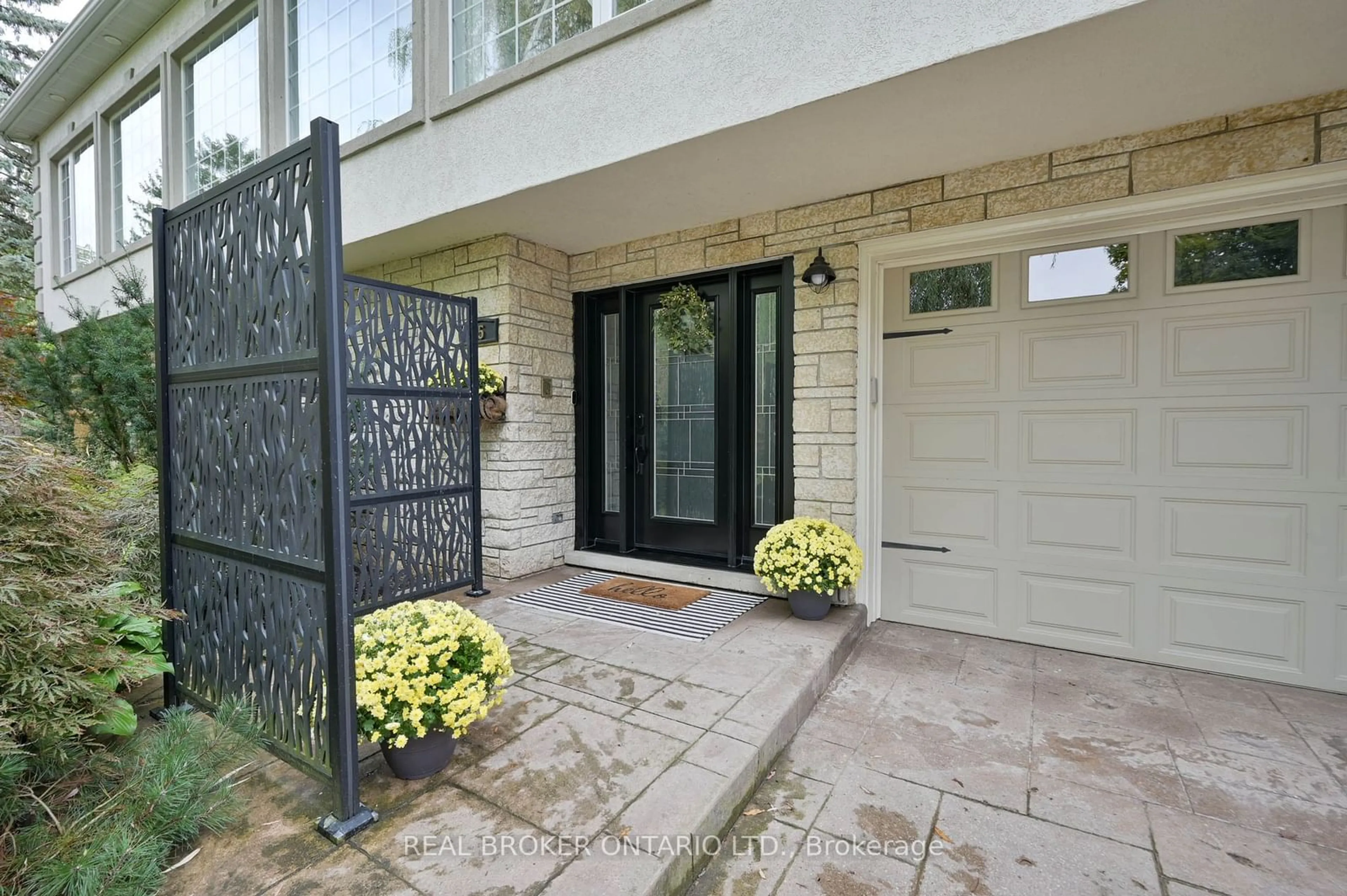 Indoor entryway, cement floor for 15 Grand Hill Dr, Kitchener Ontario N2P 2E2