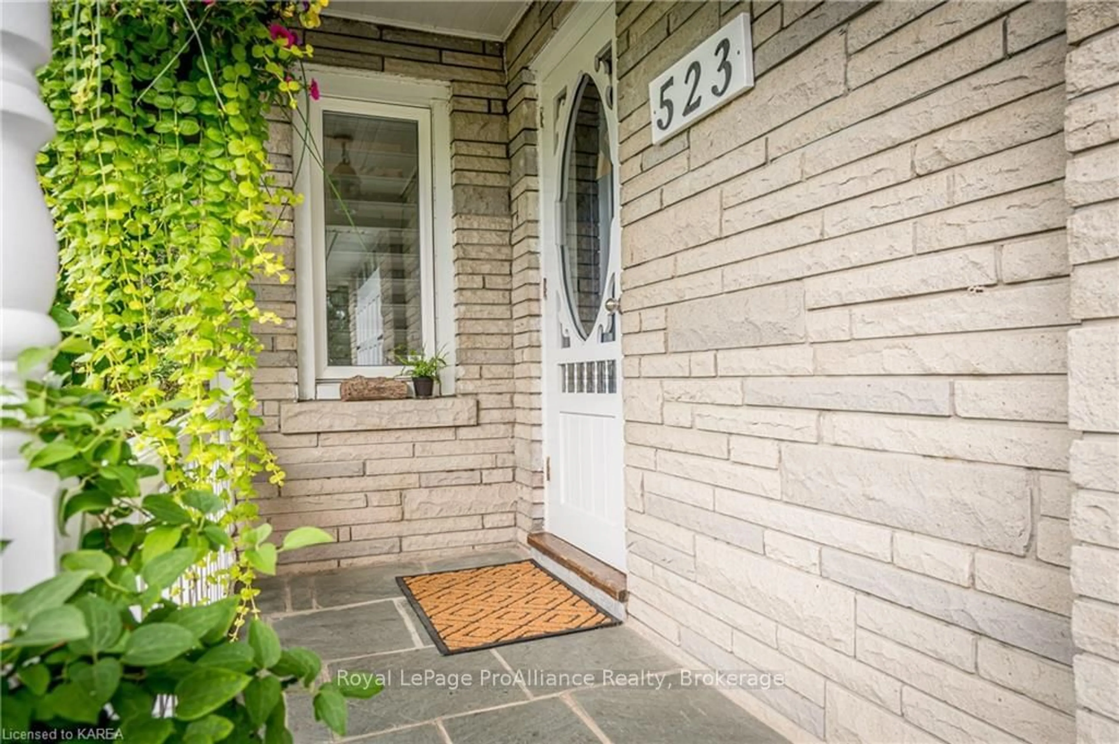 Indoor entryway, ceramic floors for 523 GLENVIEW Ave, Kingston Ontario K7L 4V1