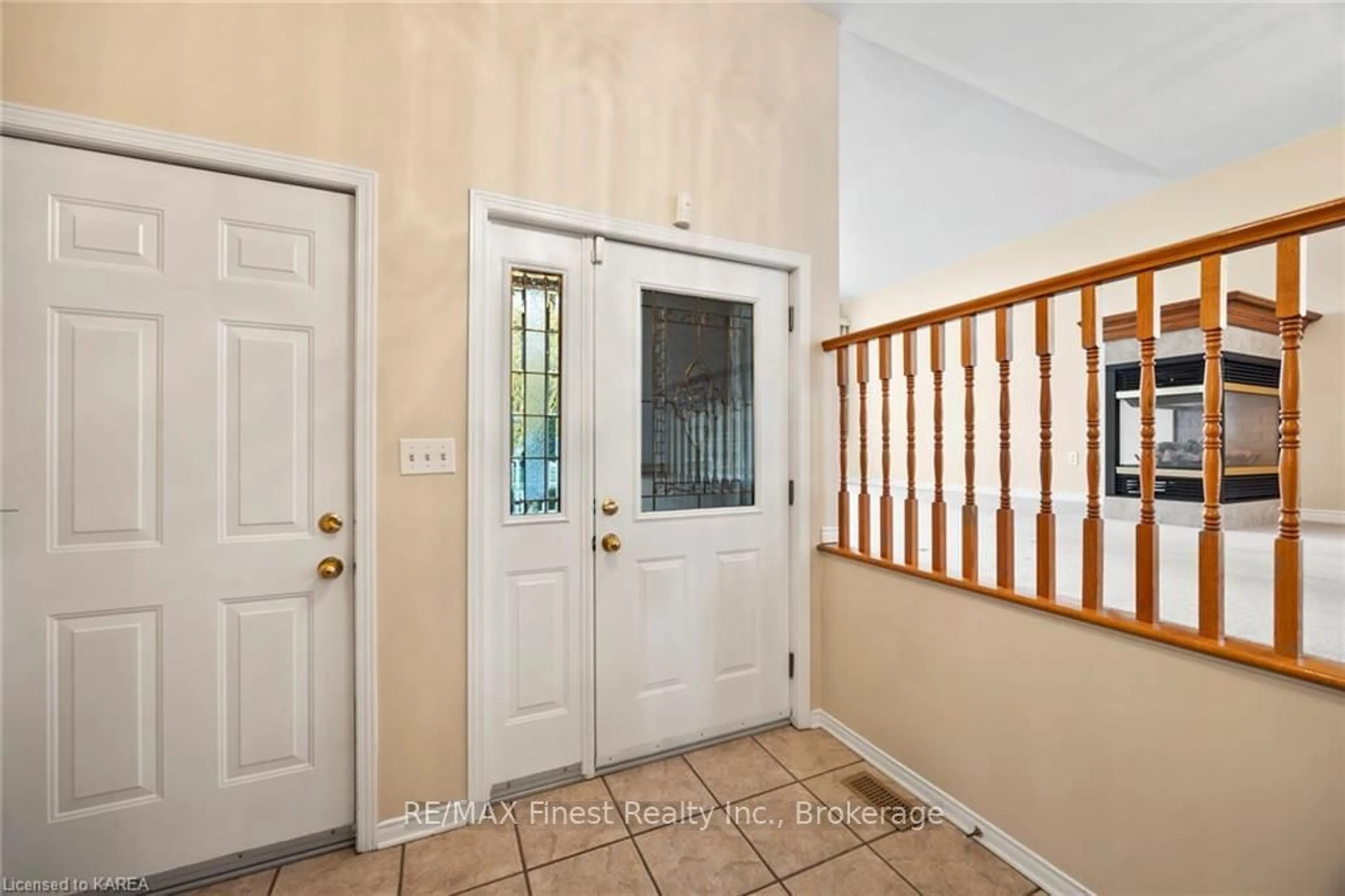 Indoor entryway, wood floors for 311 ELLESMEER Ave, Kingston Ontario K7P 3C7