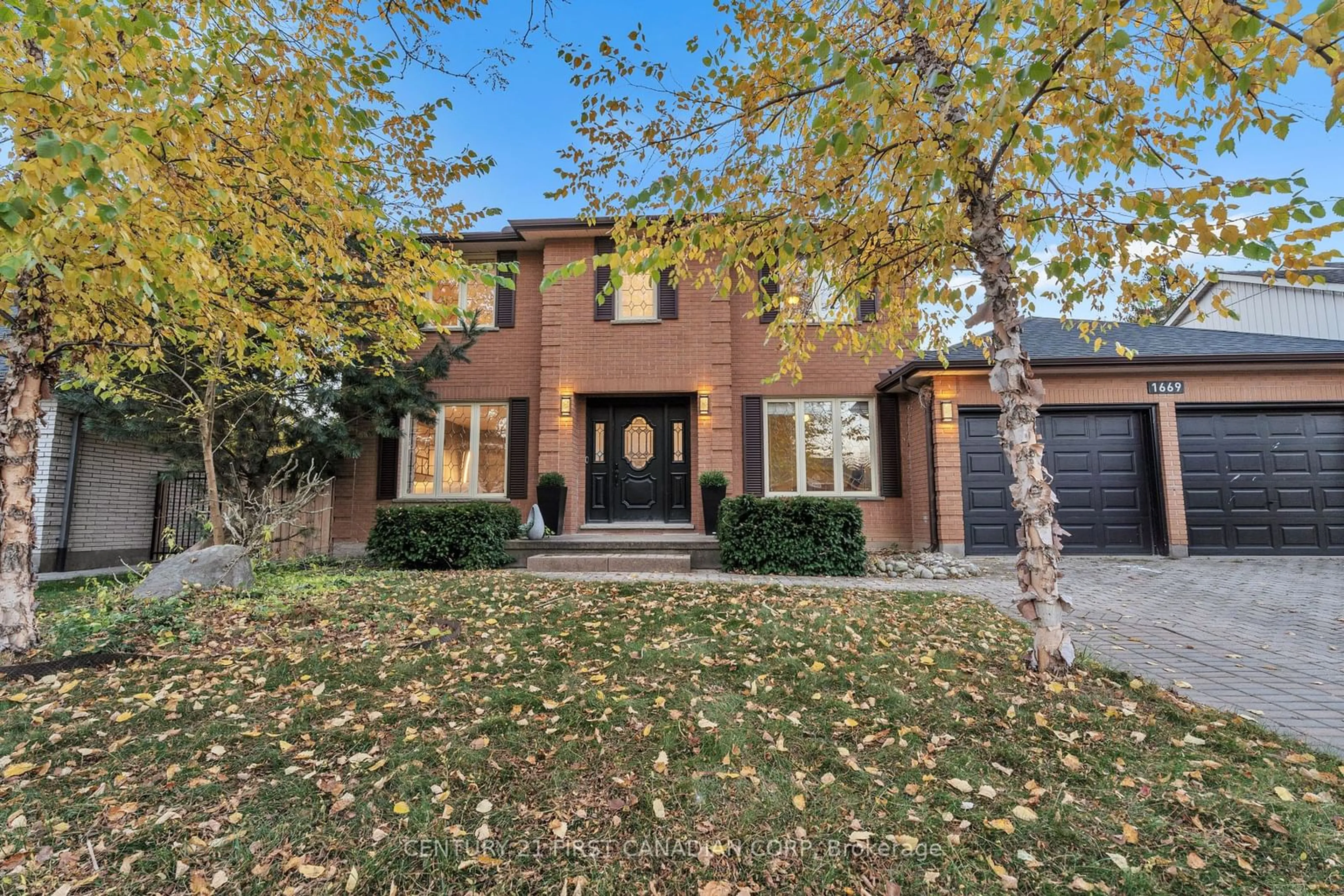 Home with brick exterior material for 1669 Phillbrook Cres, London Ontario N5X 2Z4