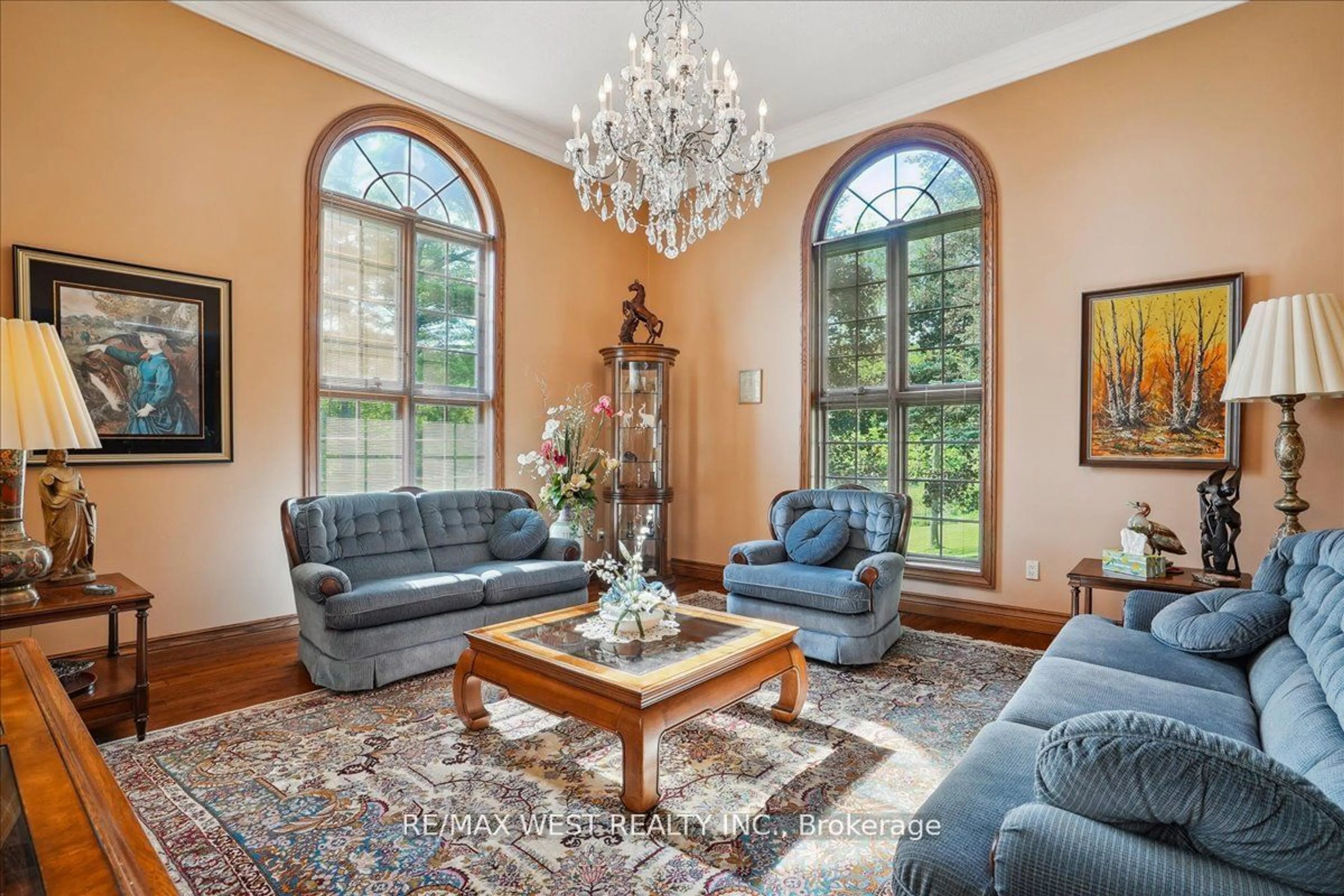 Living room, wood floors for 1630 Pelham St, Pelham Ontario L0S 1E3