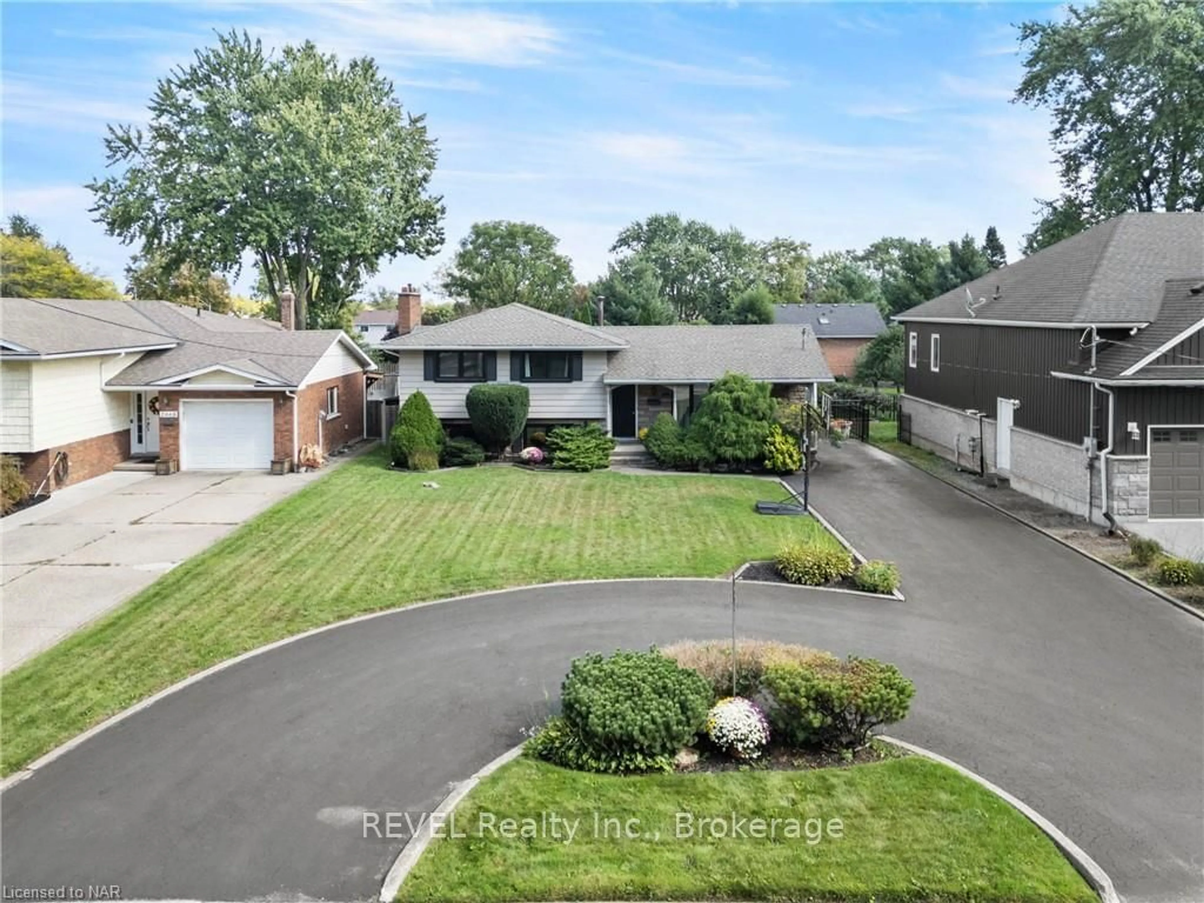 Frontside or backside of a home, the street view for 2978 ST. PAUL Ave, Niagara Falls Ontario L2J 2L6