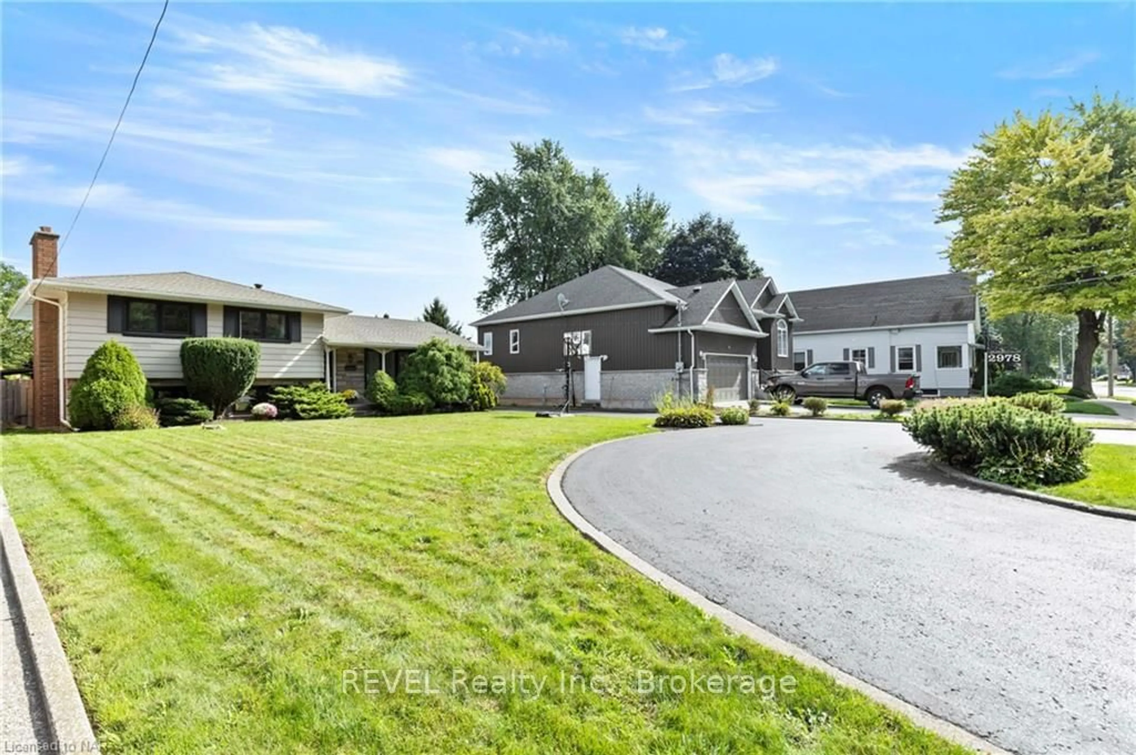 Frontside or backside of a home, the street view for 2978 ST. PAUL Ave, Niagara Falls Ontario L2J 2L6