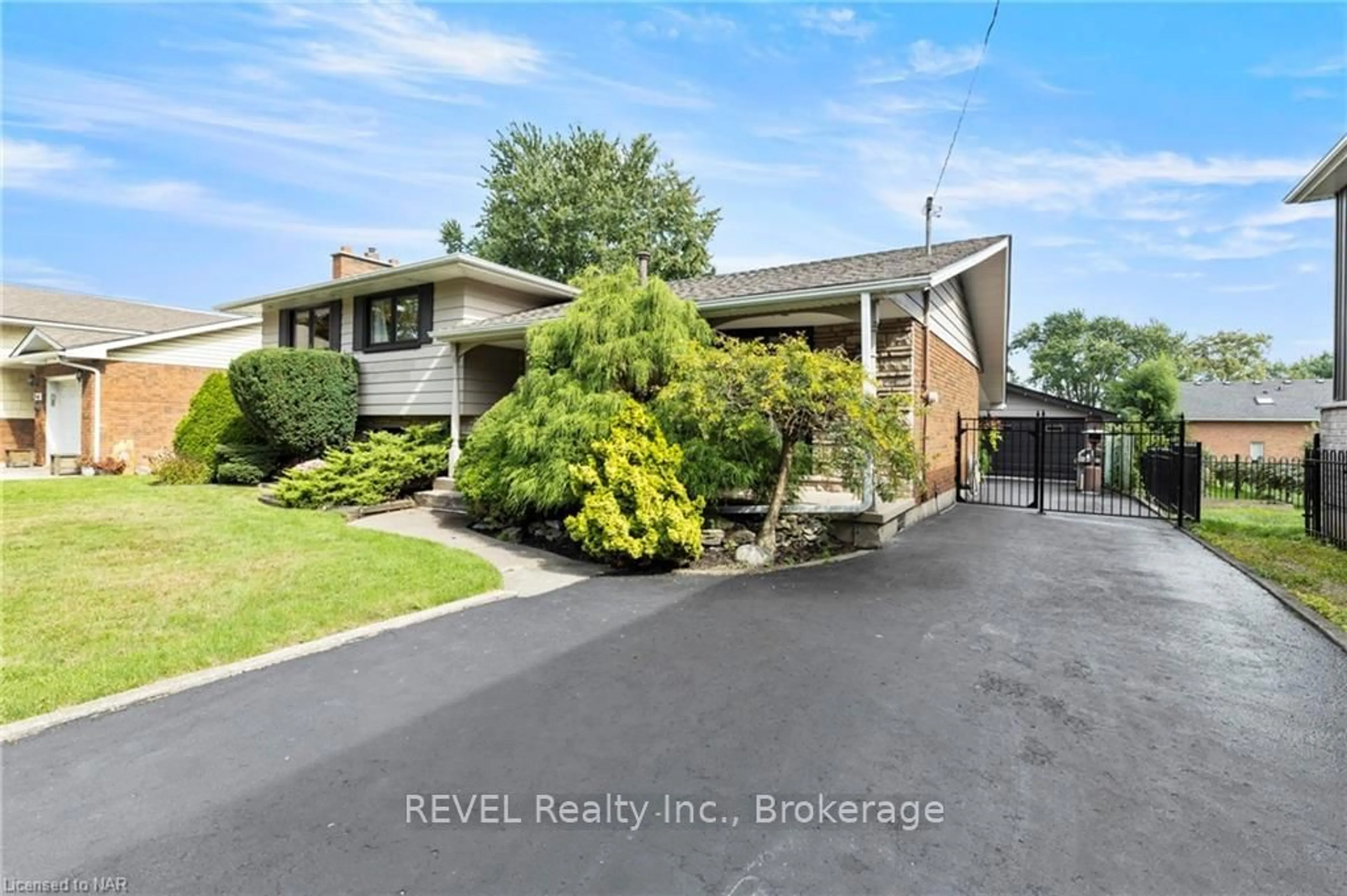 Frontside or backside of a home, the street view for 2978 ST. PAUL Ave, Niagara Falls Ontario L2J 2L6