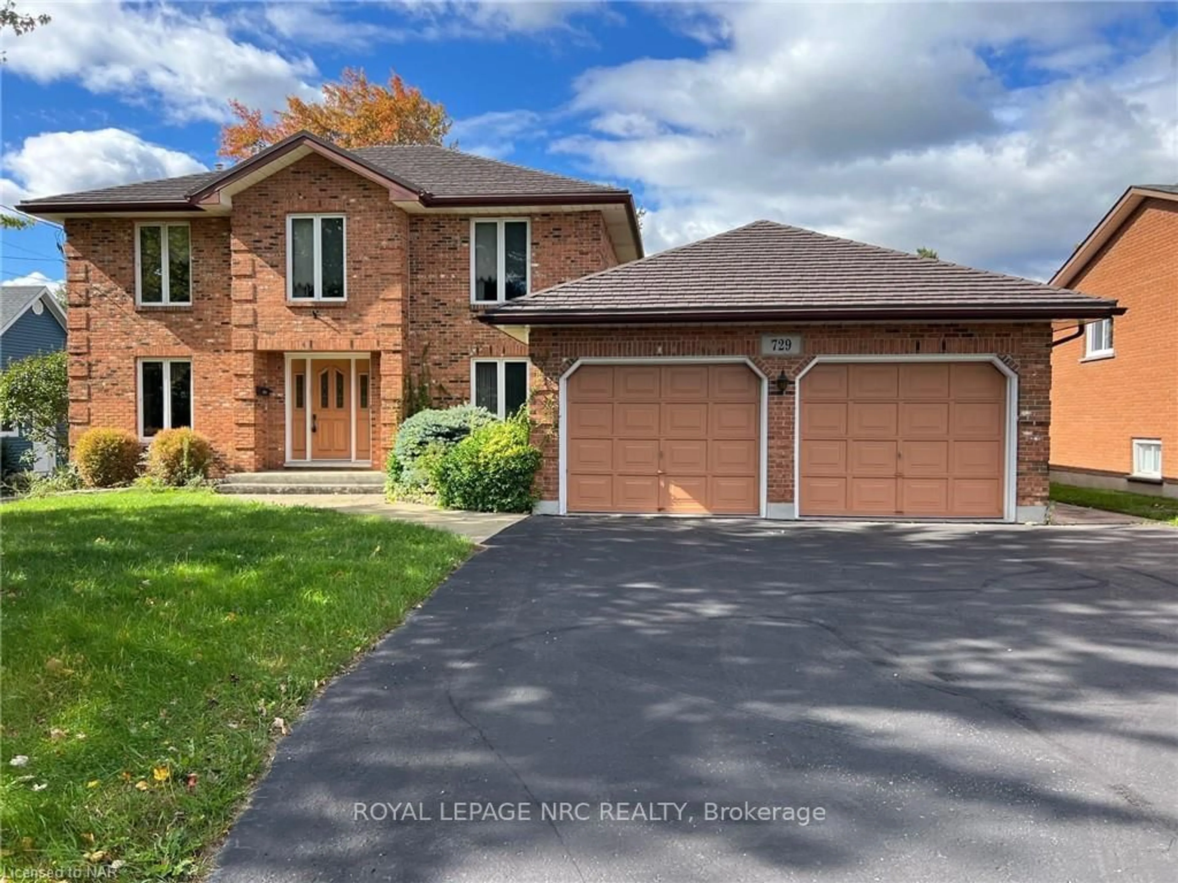 Frontside or backside of a home, the street view for 729 SOUTH PELHAM Rd, Welland Ontario L3C 3C9